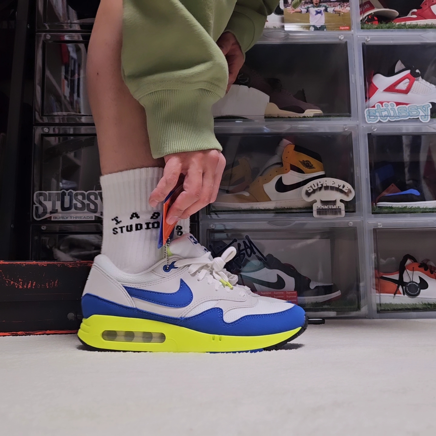 Nike Air Max 1 '86 OG Royal Volt, Stussy SS Link Hoodie Moss 착용 스타일 - 4