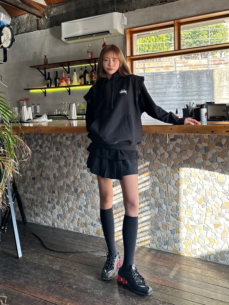 Junya Watanabe x Stussy Hooded Vest Black, Nike x Martine Rose Shox MR4 Black 착용 스타일 - 1