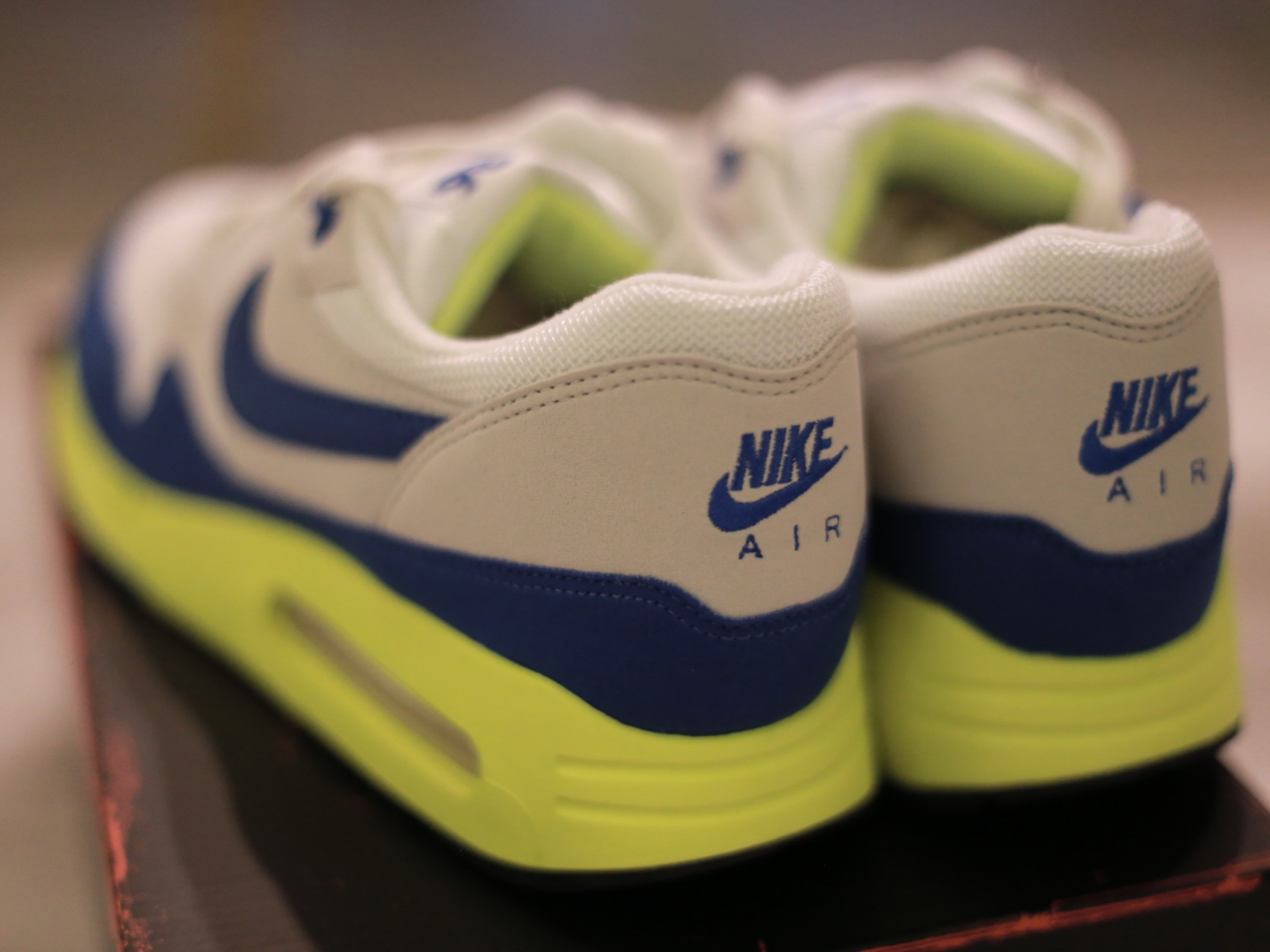 Nike Air Max 1 '86 OG Royal Volt 착용 스타일 - 5