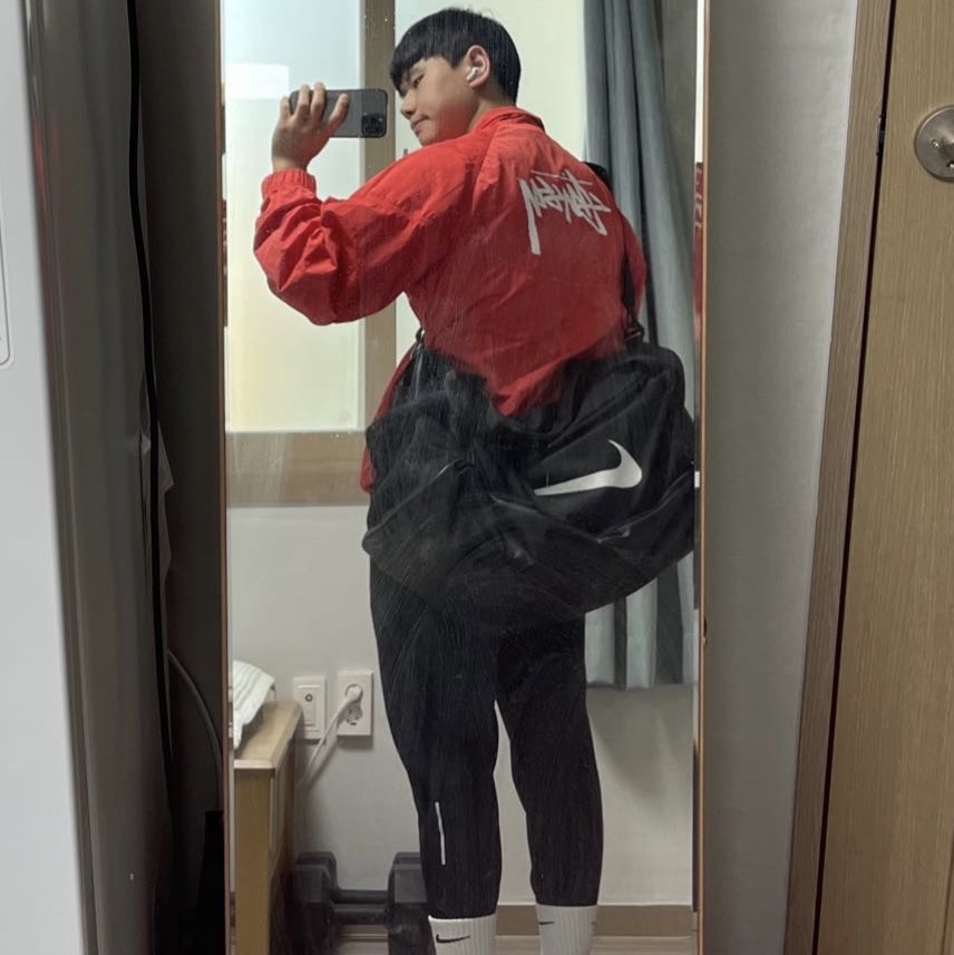 Nike x Stussy Windrunner Jacket Habanero Red, Nike Air Max 97 OG Silver Bullet 2022 착용 스타일 - 1