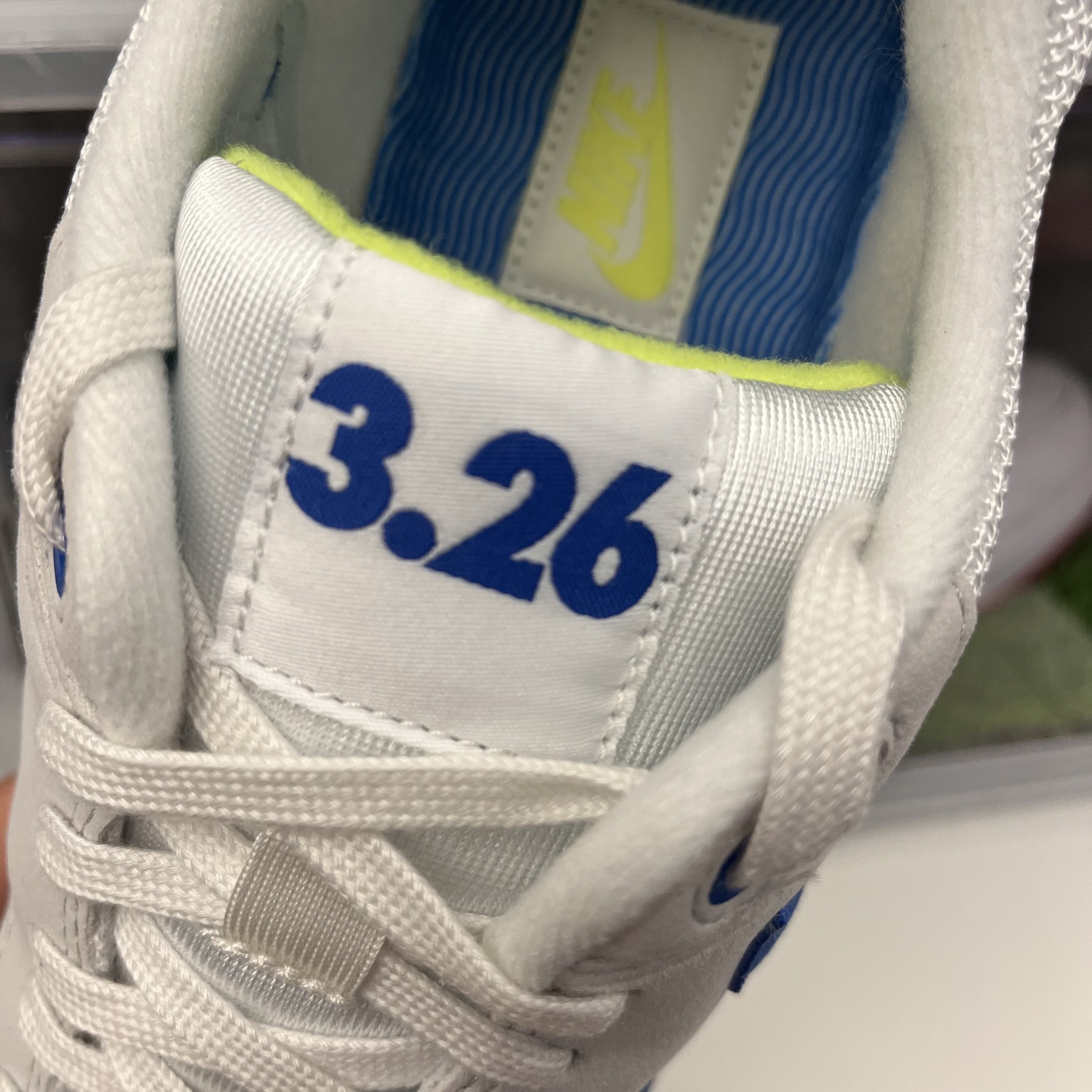 Nike Air Max 1 '86 OG Royal Volt 착용 스타일 - 1