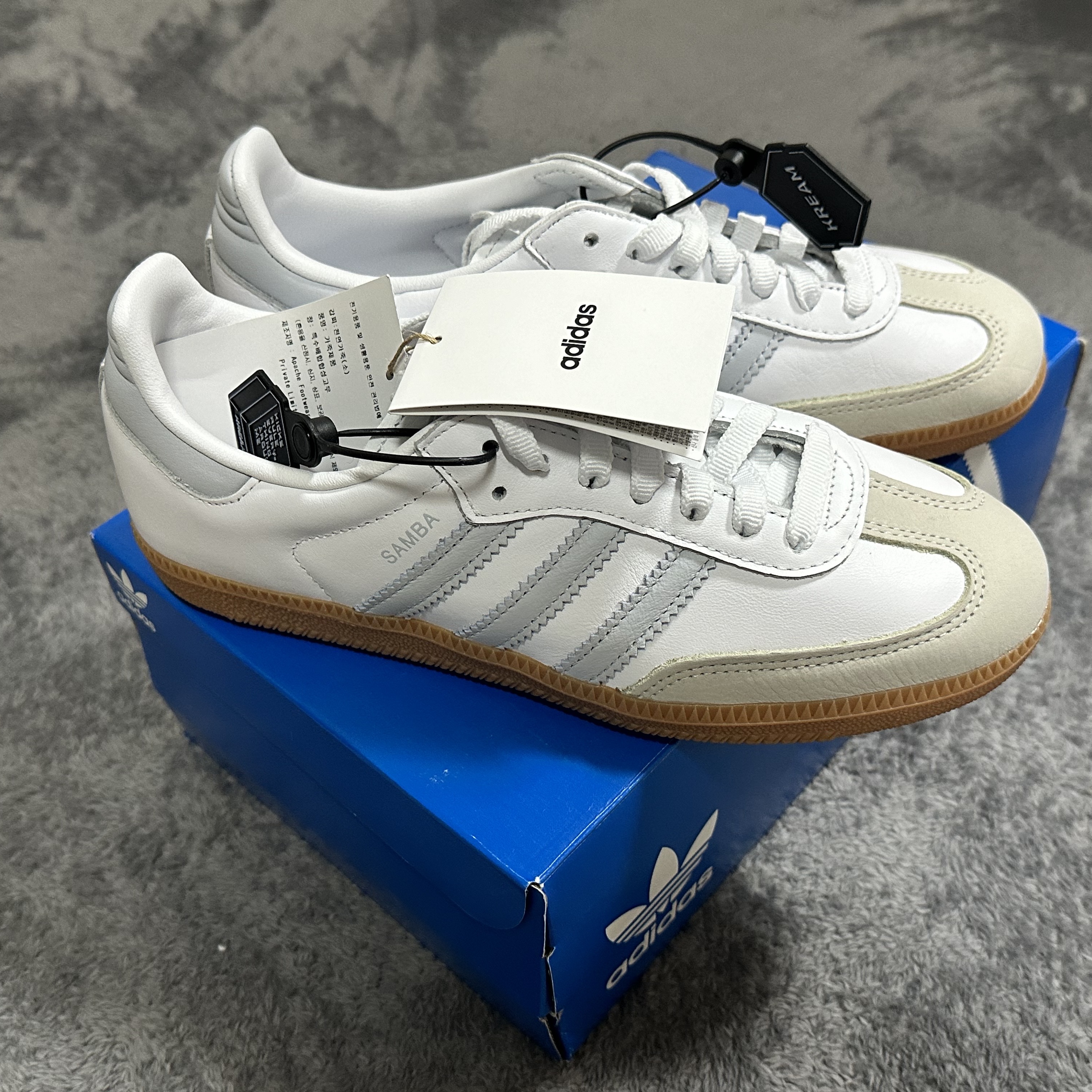 (W) Adidas Samba OG Cloud White Halo Blue 착용 스타일