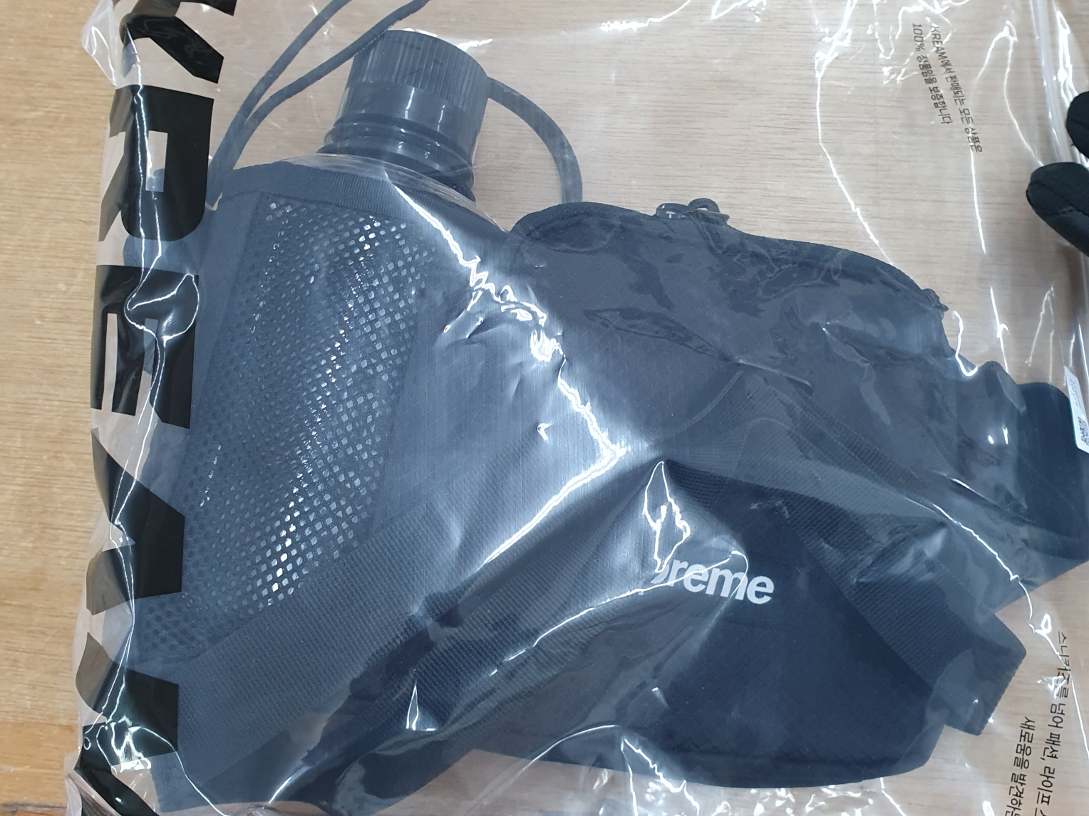 Supreme Side Bag Black - 22SS 착용 스타일