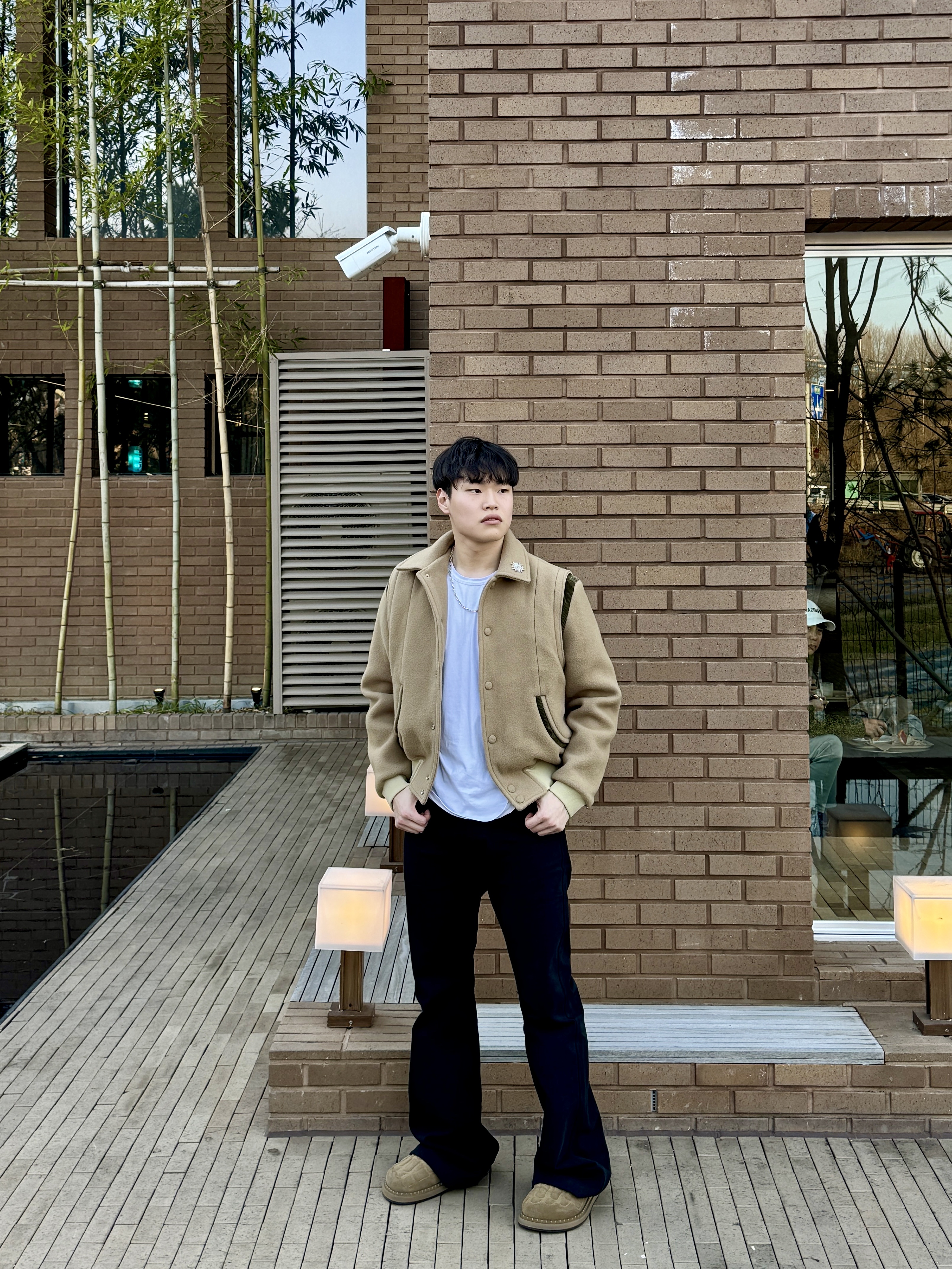 Arc'teryx Bird Head Toque Orca, Kinchi x Yiyae Bone Mule Camel 착용 스타일 - 2