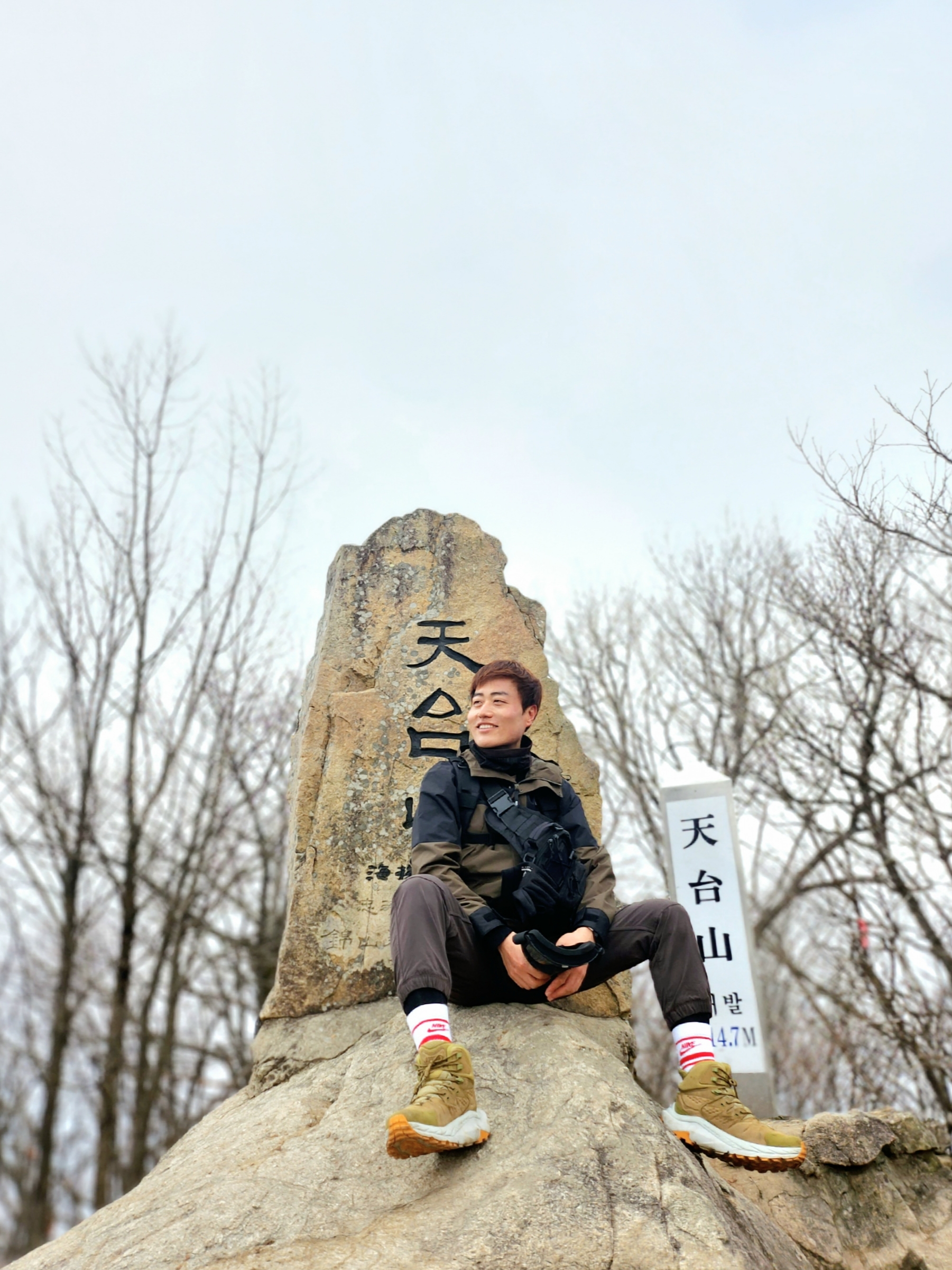 Hoka Kaha 2 Gore-Tex Shifting Sand Eggnog, Nike ACG Trail Pants Velvet Brown - Asia 착용 스타일 - 2