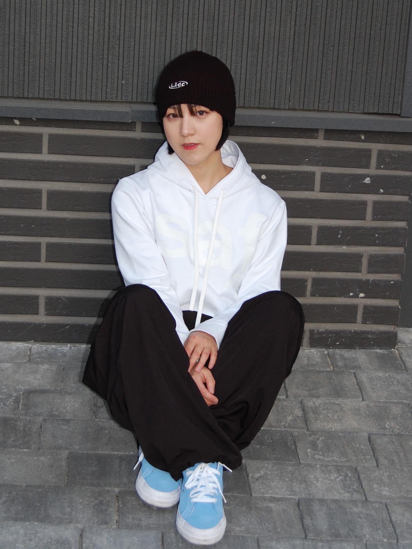 [KREAM 단독] Safarispot Women 1/2 Basic Safari Hoodie White, Converse One Star Pro Ox Suede Light Blue 착용 스타일 - 1
