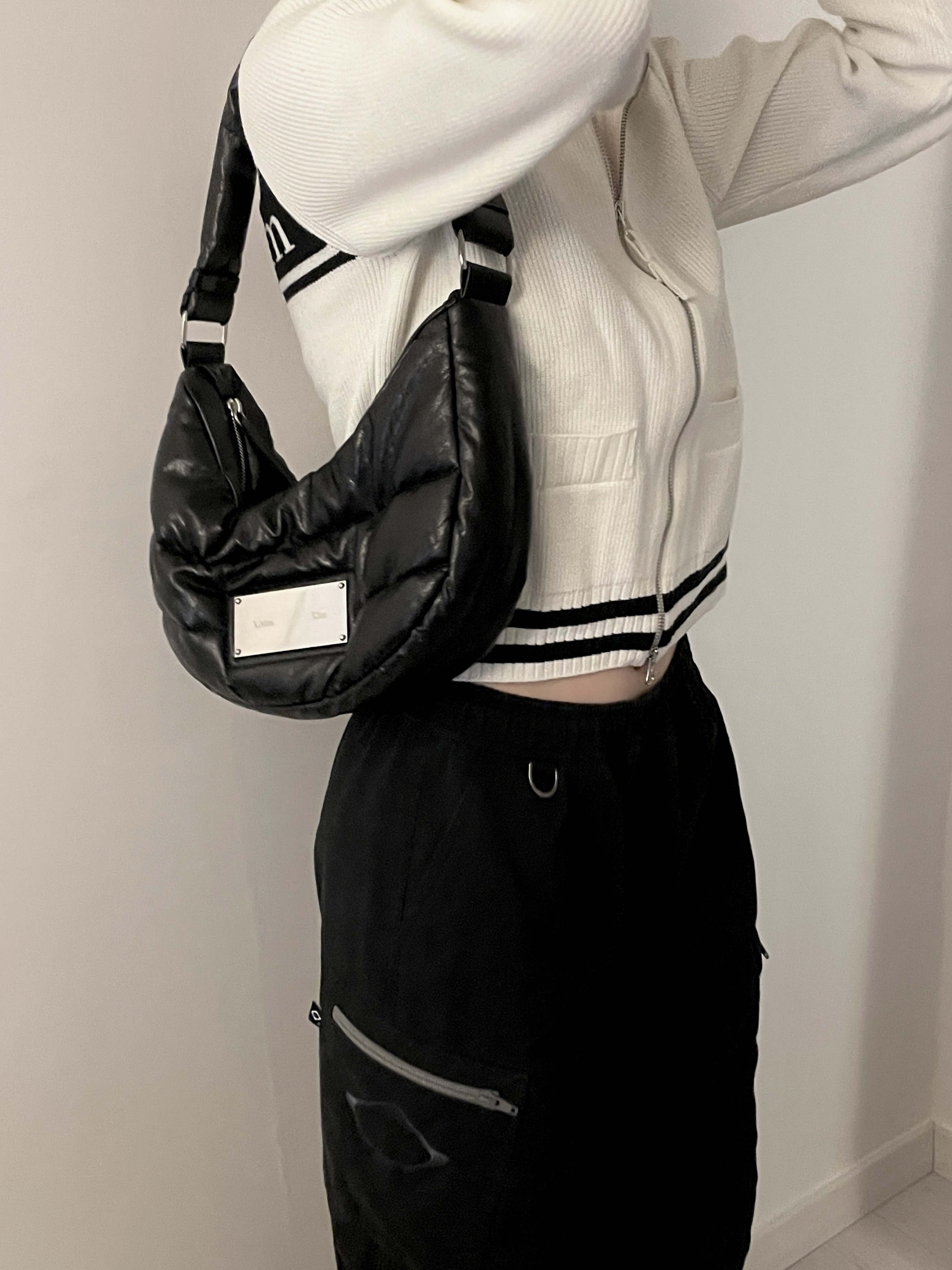 Matin Kim Spell Point Stripe Knit Cardigan Ivory, Matin Kim Faux Leather Half Moon Middle Padding Bag Black 착용 스타일 - 3