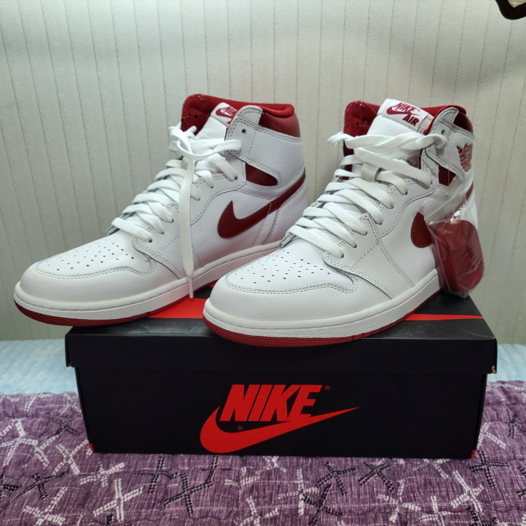 Jordan 1 High 85 Metallic Burgundy 착용 스타일