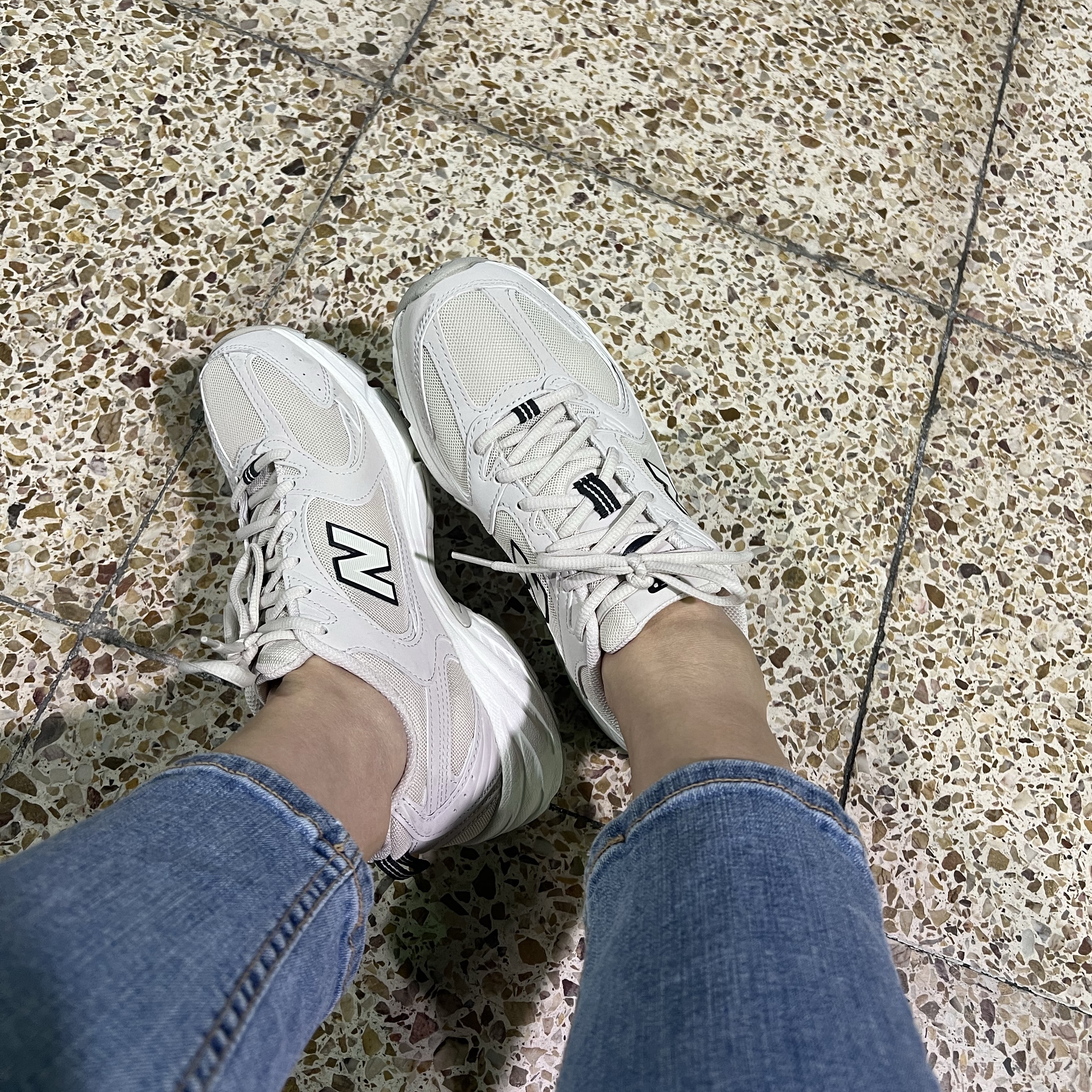 New Balance 530 Ivory 착용 스타일
