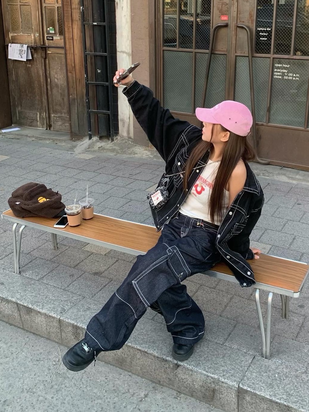 BAPE Baby Milo Mini Fur Backpack Brown, Supreme Suede Camp Cap Pink - 23SS 착용 스타일 - 2
