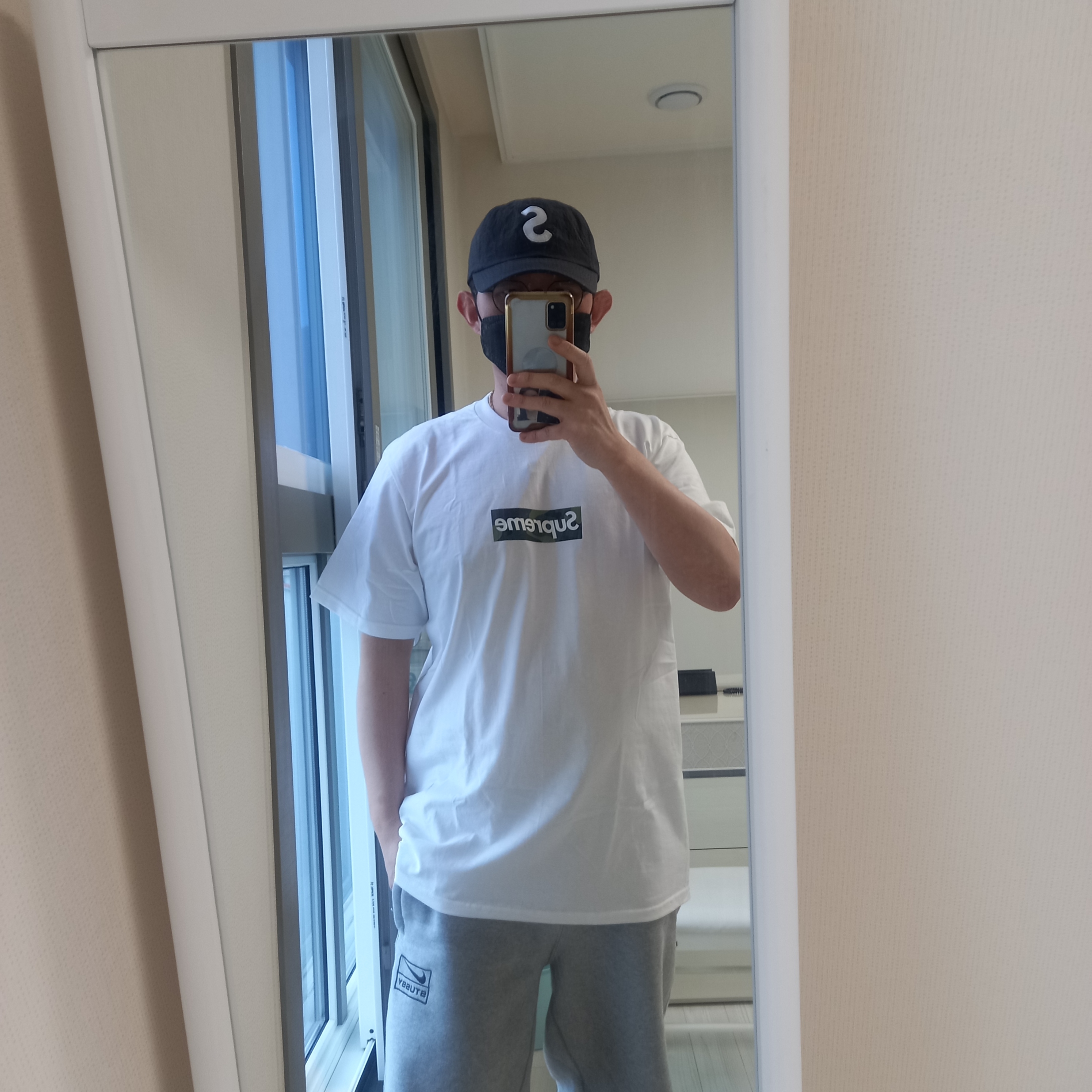 Supreme Box Logo T-Shirt White - 23FW, Supreme Cordura Ripstop S Logo 6-Panel Black - 23SS 착용 스타일 - 1