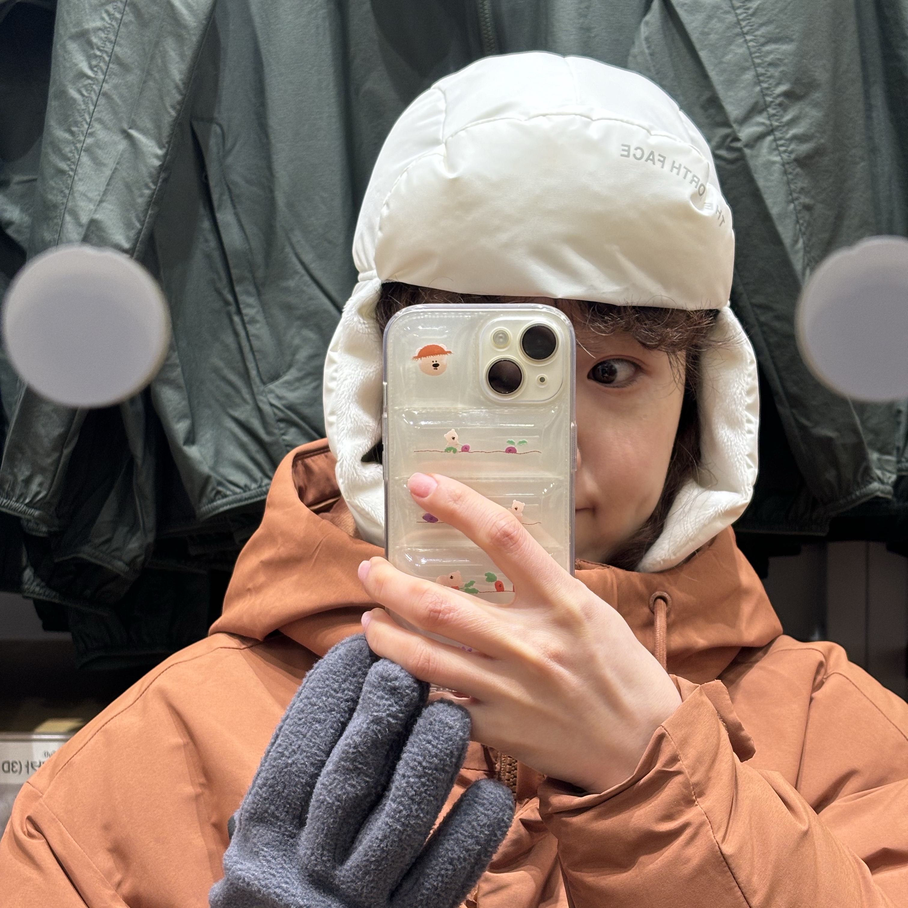 The North Face White Label T-Ball Earmuff Cap Cream 착용 스타일