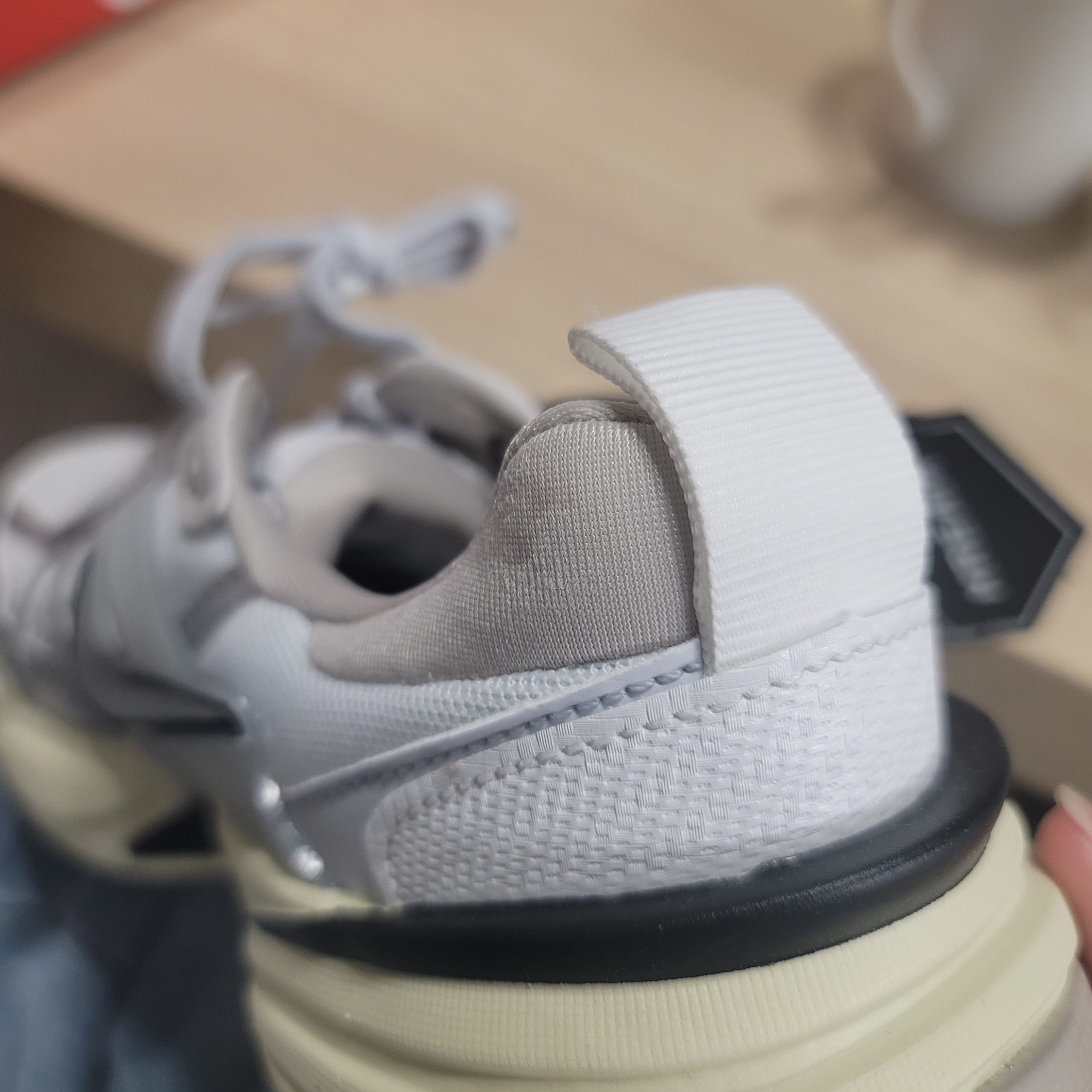 Nike V2K Run Summit White Metallic Silver 착용 스타일 - 1