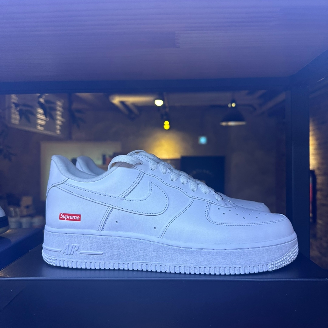 Nike x Supreme Air Force 1 Low White 착용 스타일