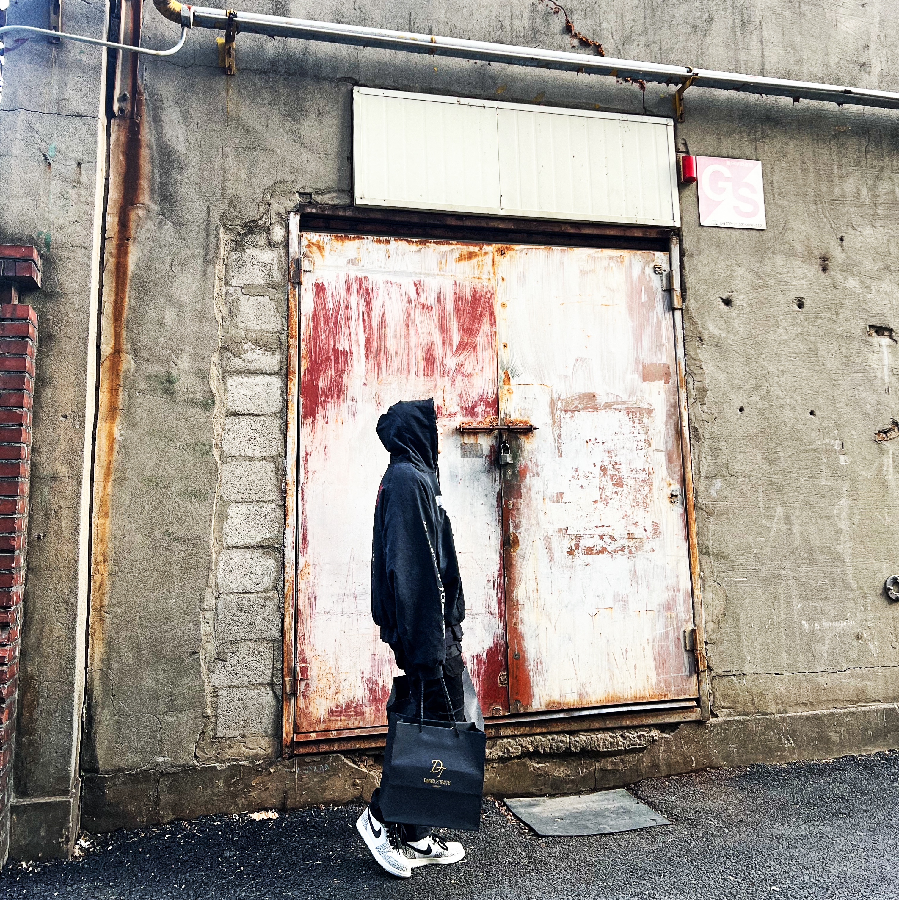 Project G/R Crow Worldtour Hoodie Washed Black, Undermycar Chiva Vintage Coating Multi Cargo Pants Mulch - 23SS 착용 스타일 - 2