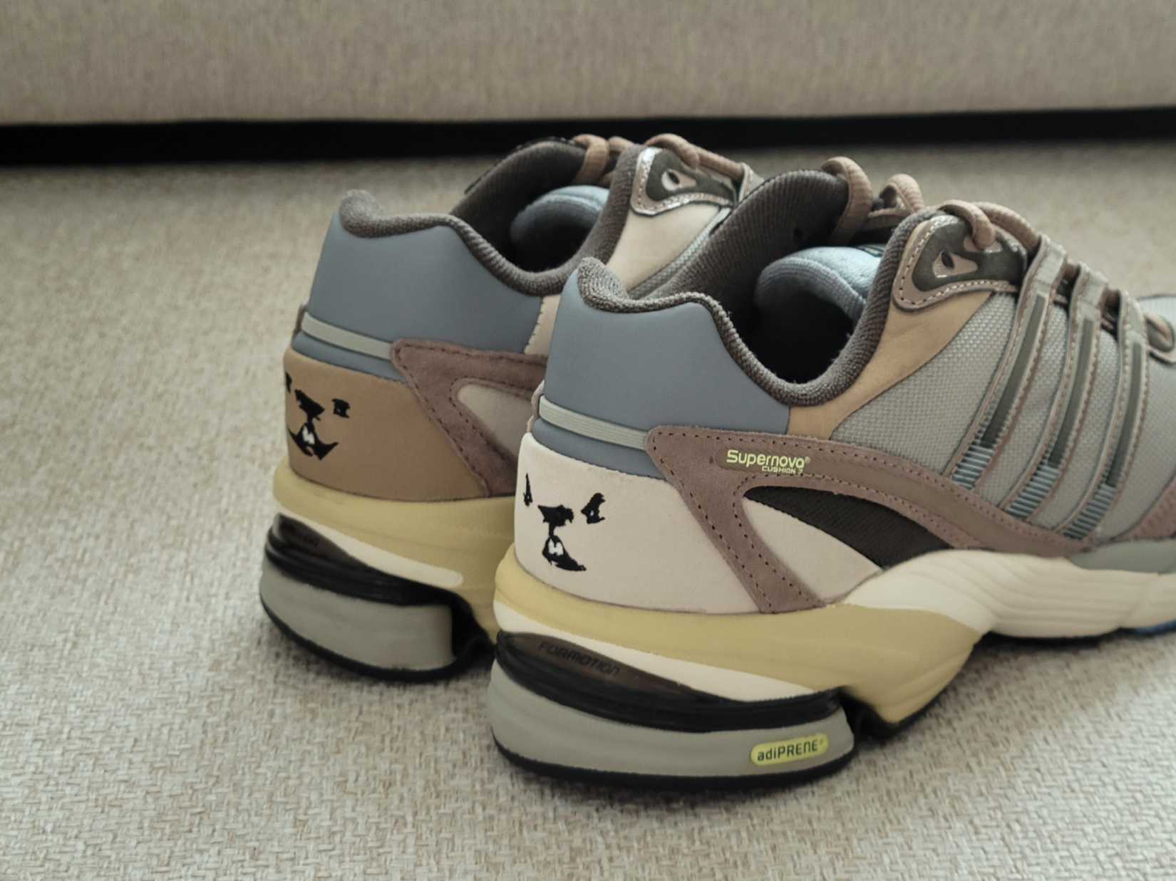 Adidas Supernova Cushion 7 Chalky Brown Sesame 착용 스타일 - 2