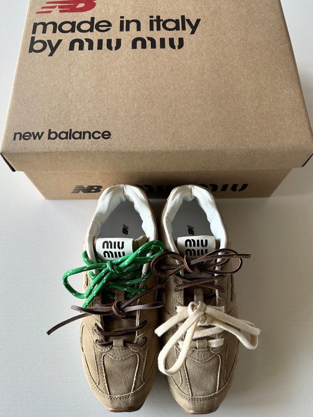 (W) New Balance x Miu Miu 530 Suede Mesh Sneakers Ecru, (W) New Balance x Miu Miu 530 Suede Mesh Sneakers Cinnamon 착용 스타일 - 4