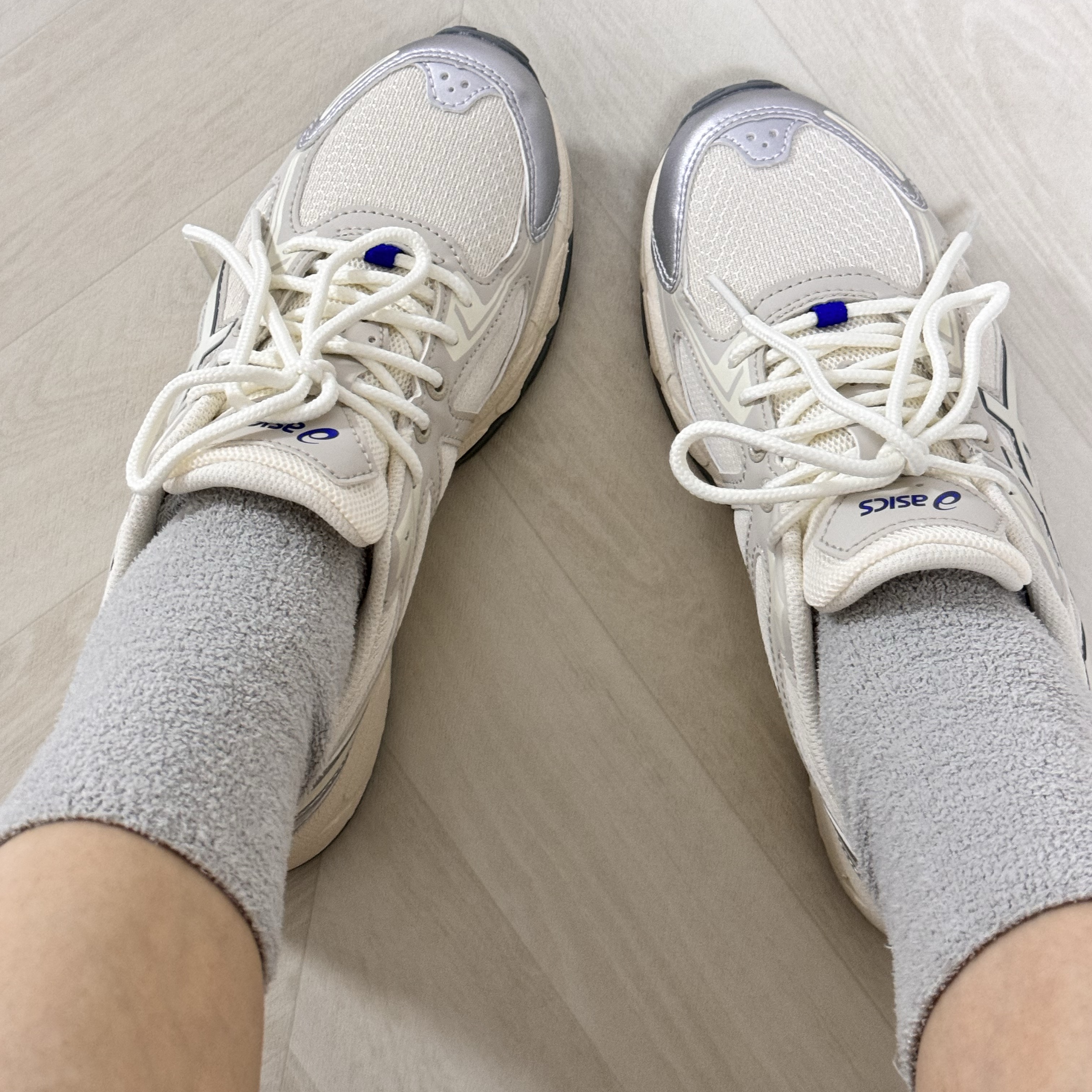 (W) Asics Gel-Venture 6 Cream 착용 스타일