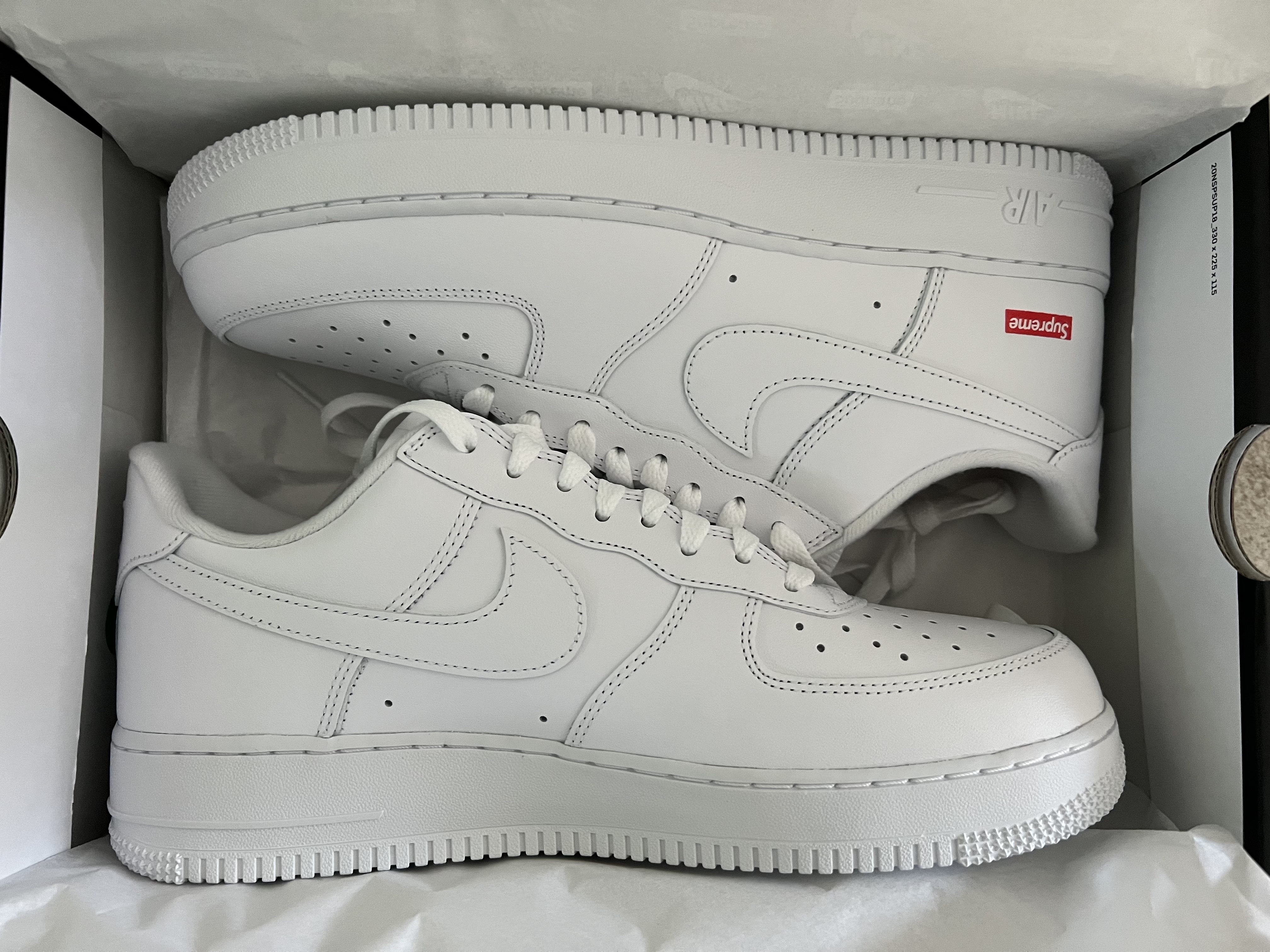 Nike x Supreme Air Force 1 Low White 착용 스타일 - 2