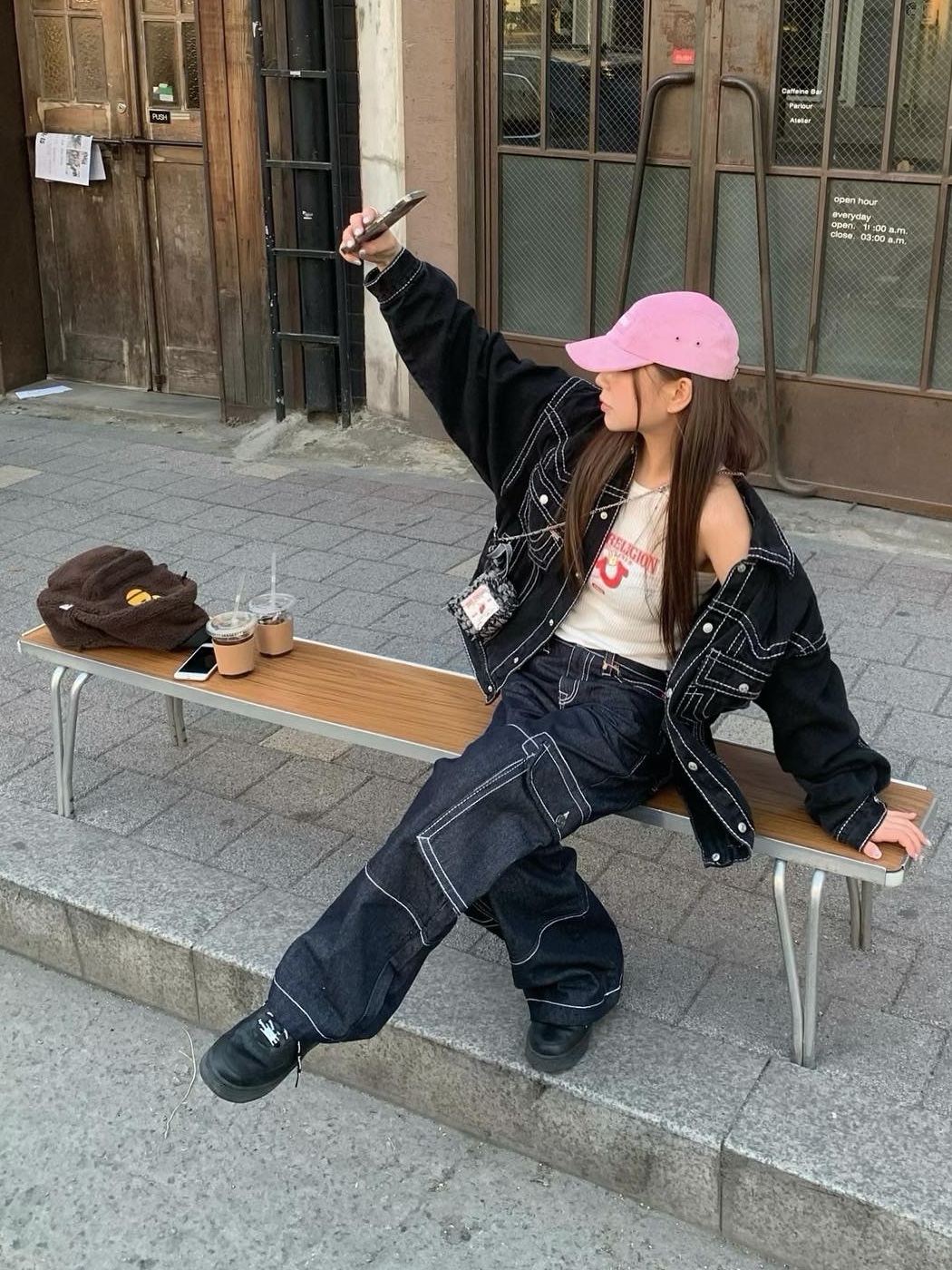 BAPE Baby Milo Mini Fur Backpack Brown, Supreme Suede Camp Cap Pink - 23SS 착용 스타일 - 1