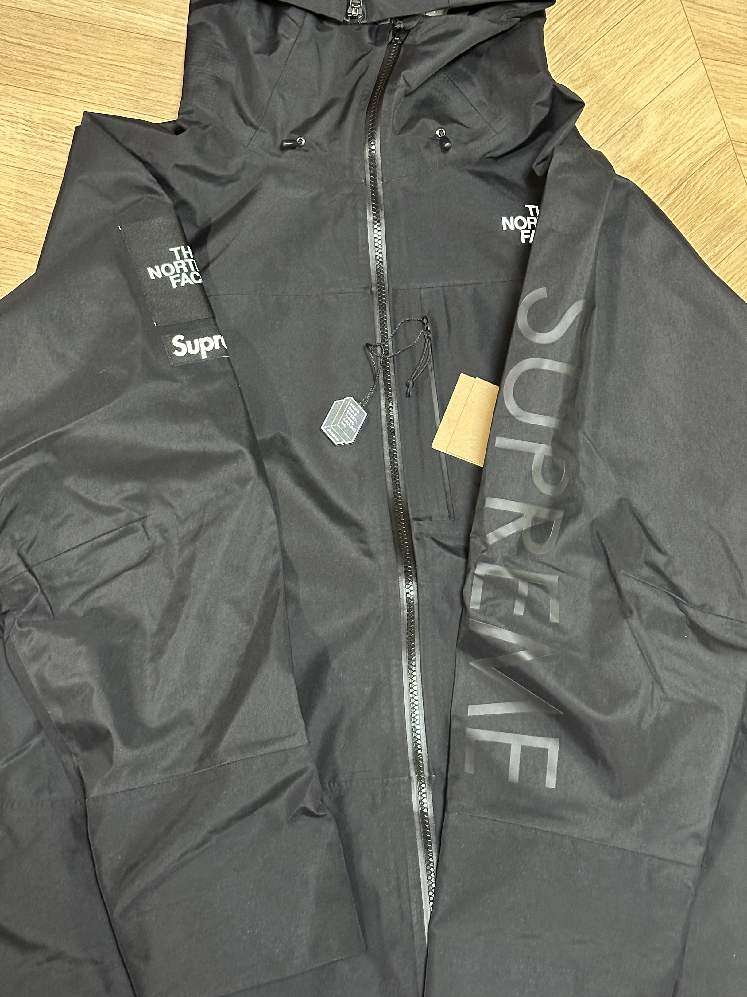 Supreme x The North Face Split Taped Seam Shell Jacket Black - 24SS 착용 스타일