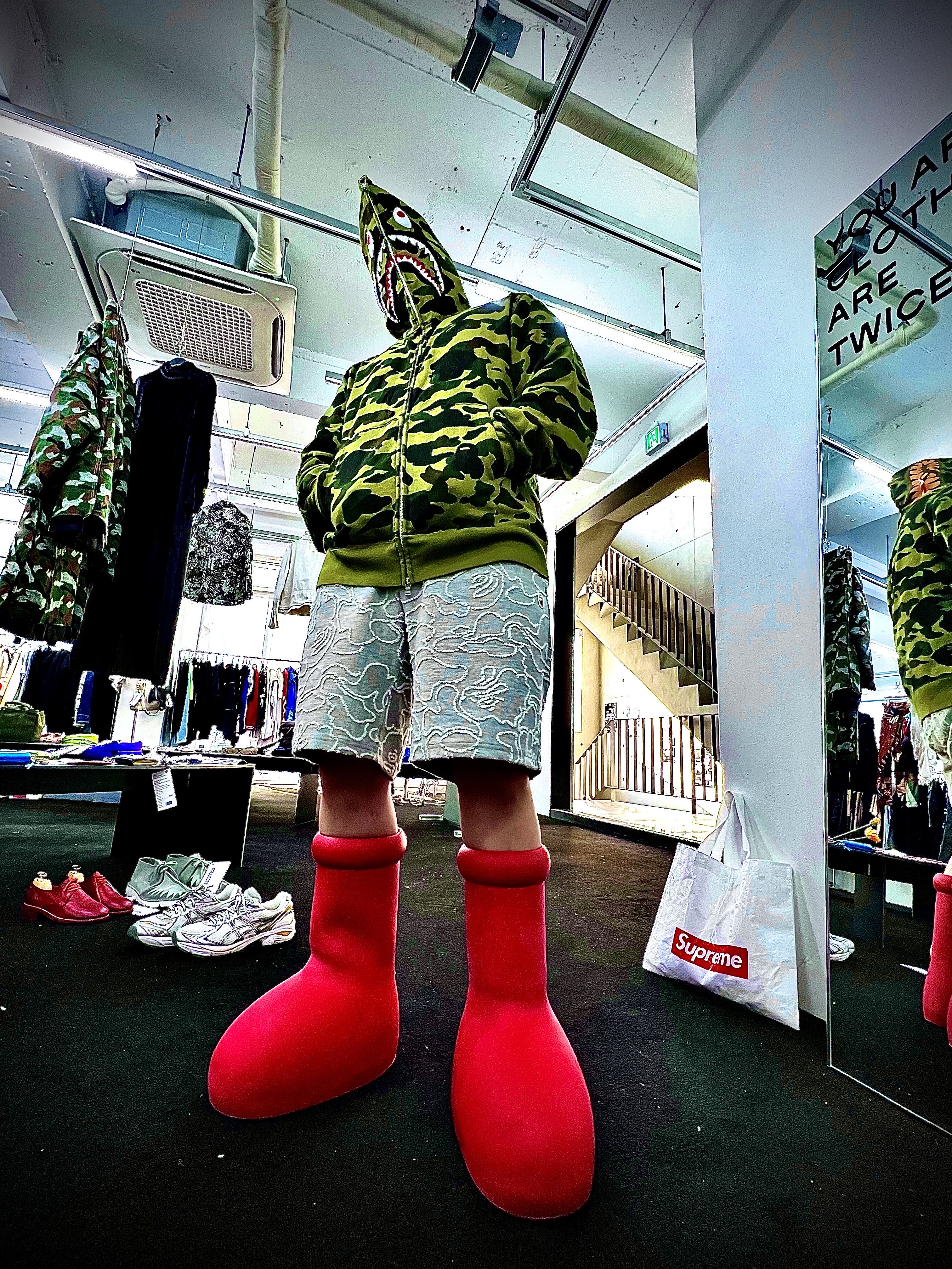 BAPE 1st Camo Shark Full Zip Hoodie Army Green 착용 스타일