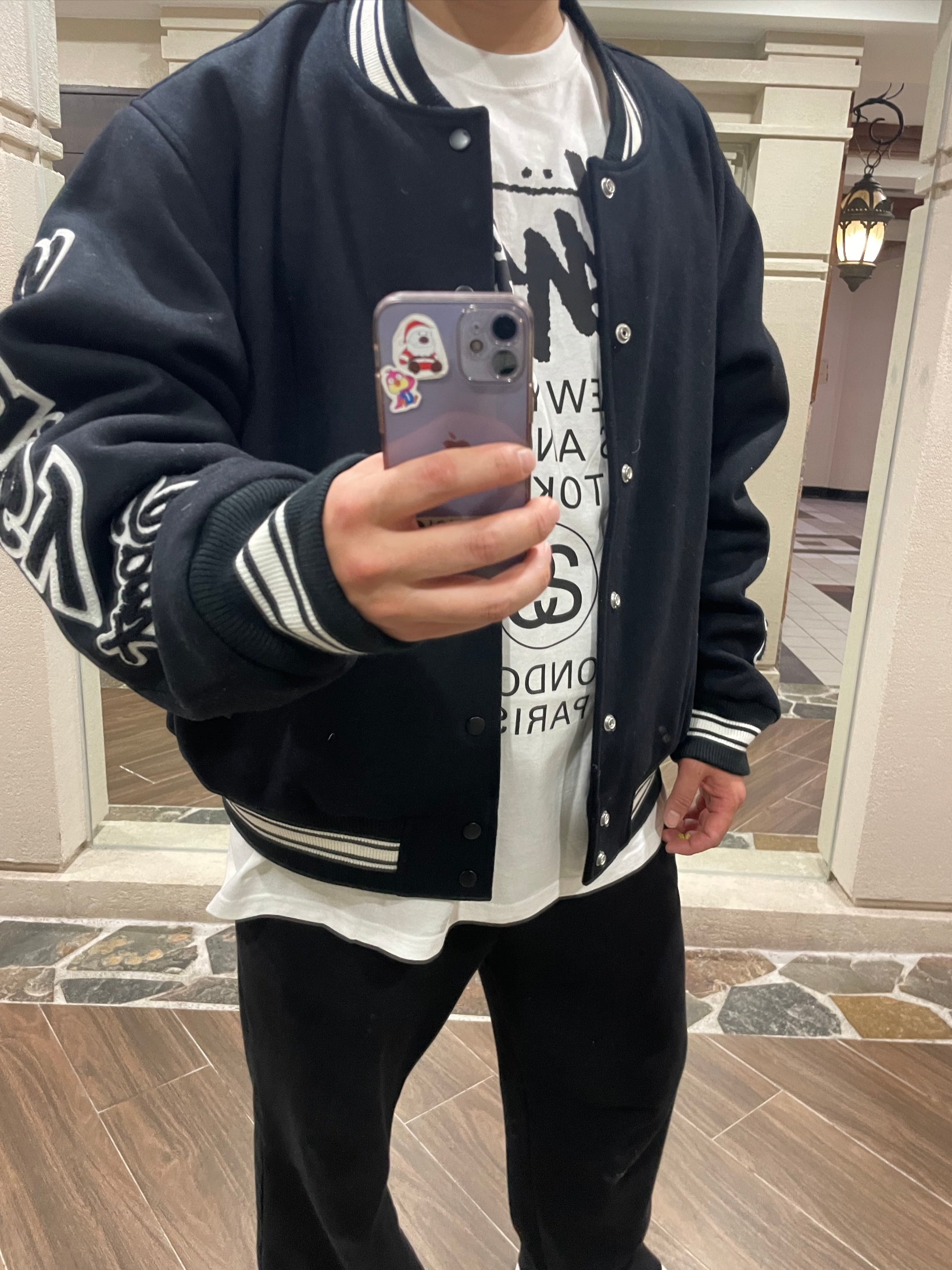Stussy World Tour T-Shirt White 2023, Stussy Competition Varsity Jacket Black 착용 스타일