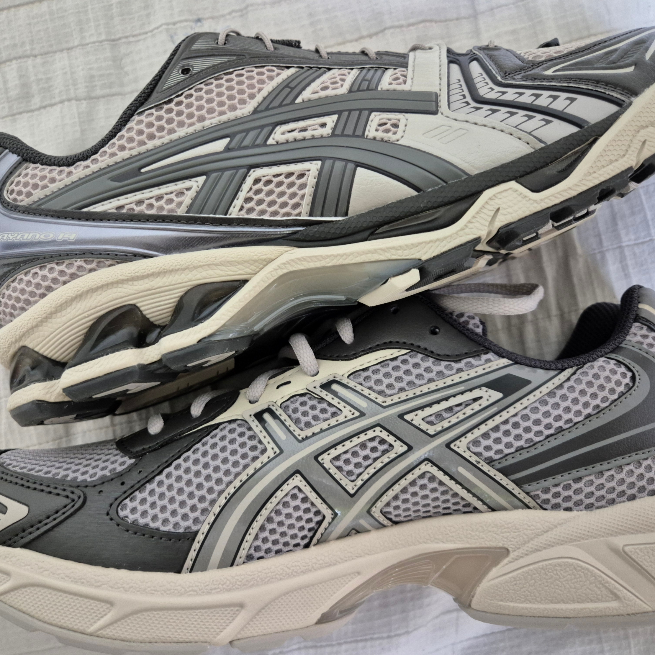 Asics Unlimited Gel-Kayano 14 Oyster Grey Clay Grey 착용 스타일