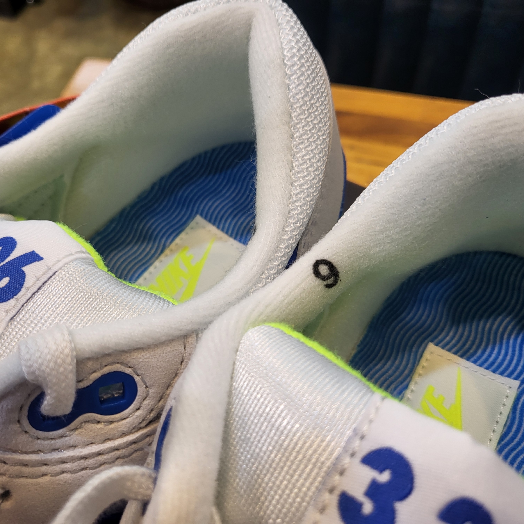 Nike Air Max 1 '86 OG Royal Volt 착용 스타일 - 5