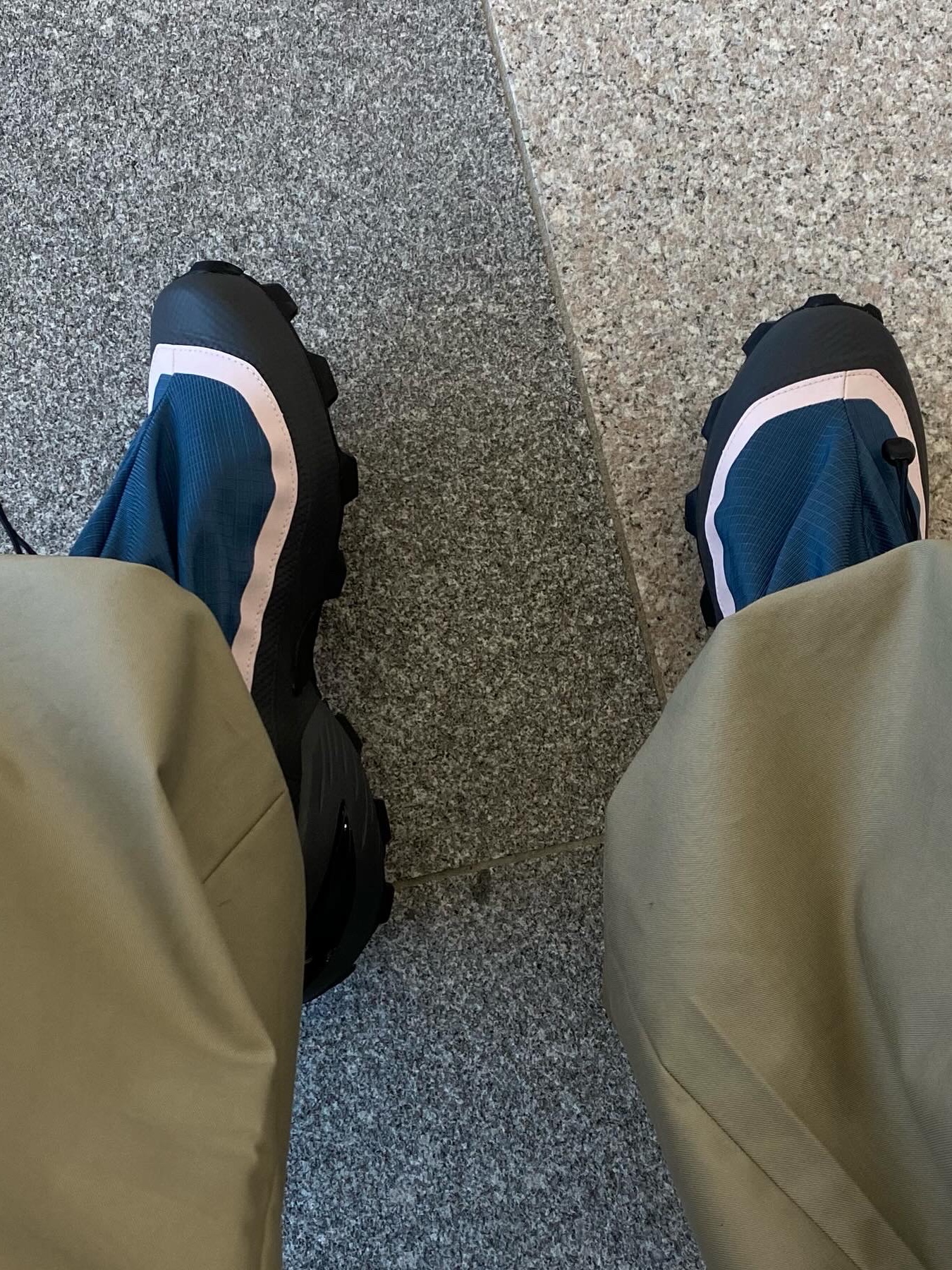 Salomon x MM6 Maison Margiela Cross Mid Bering Sea 착용 스타일