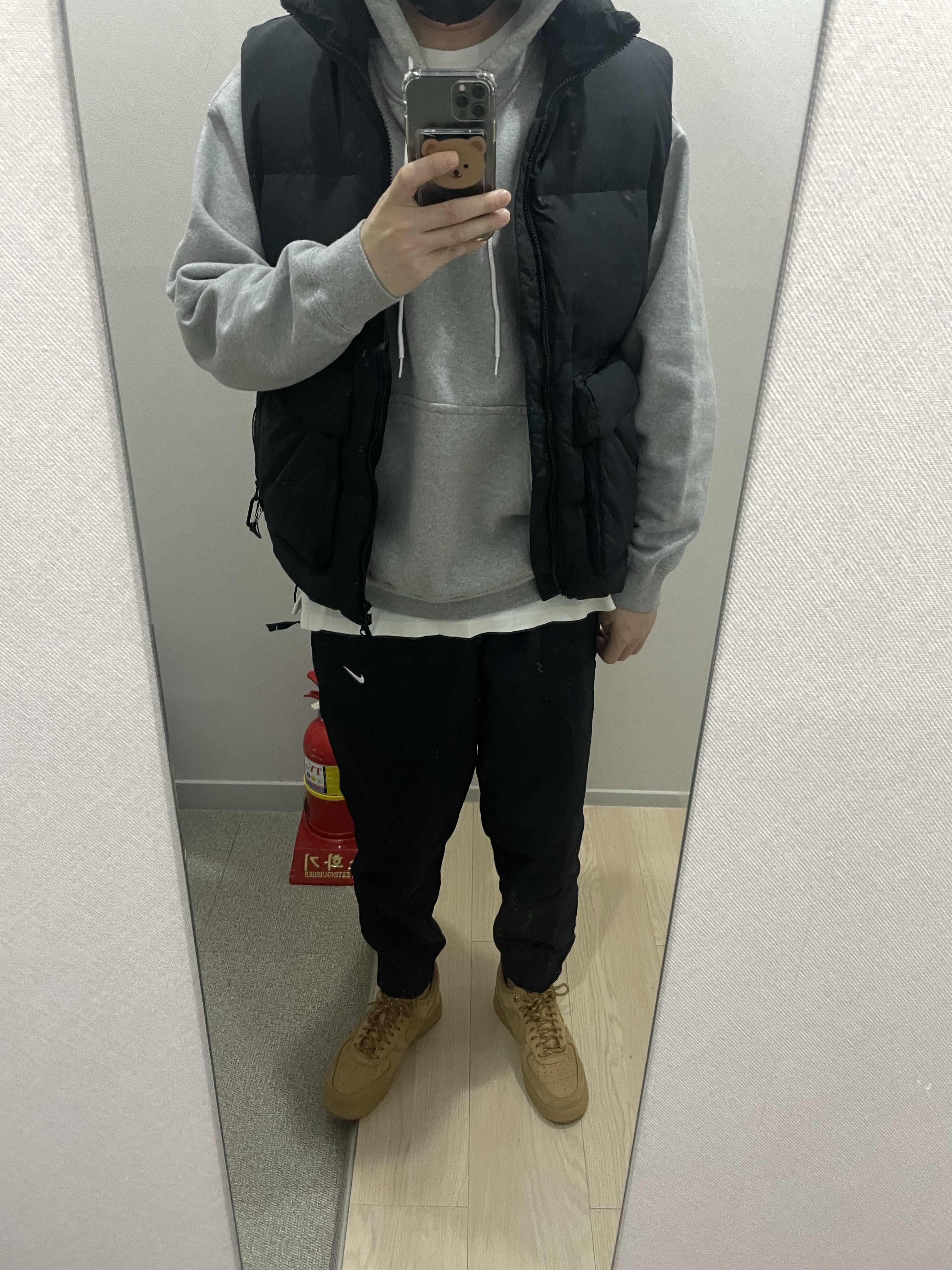 Nike NRG Solo Swoosh Woven Track Pants Black White - Asia, Nike Air Force 1 '07 WB Flax 착용 스타일