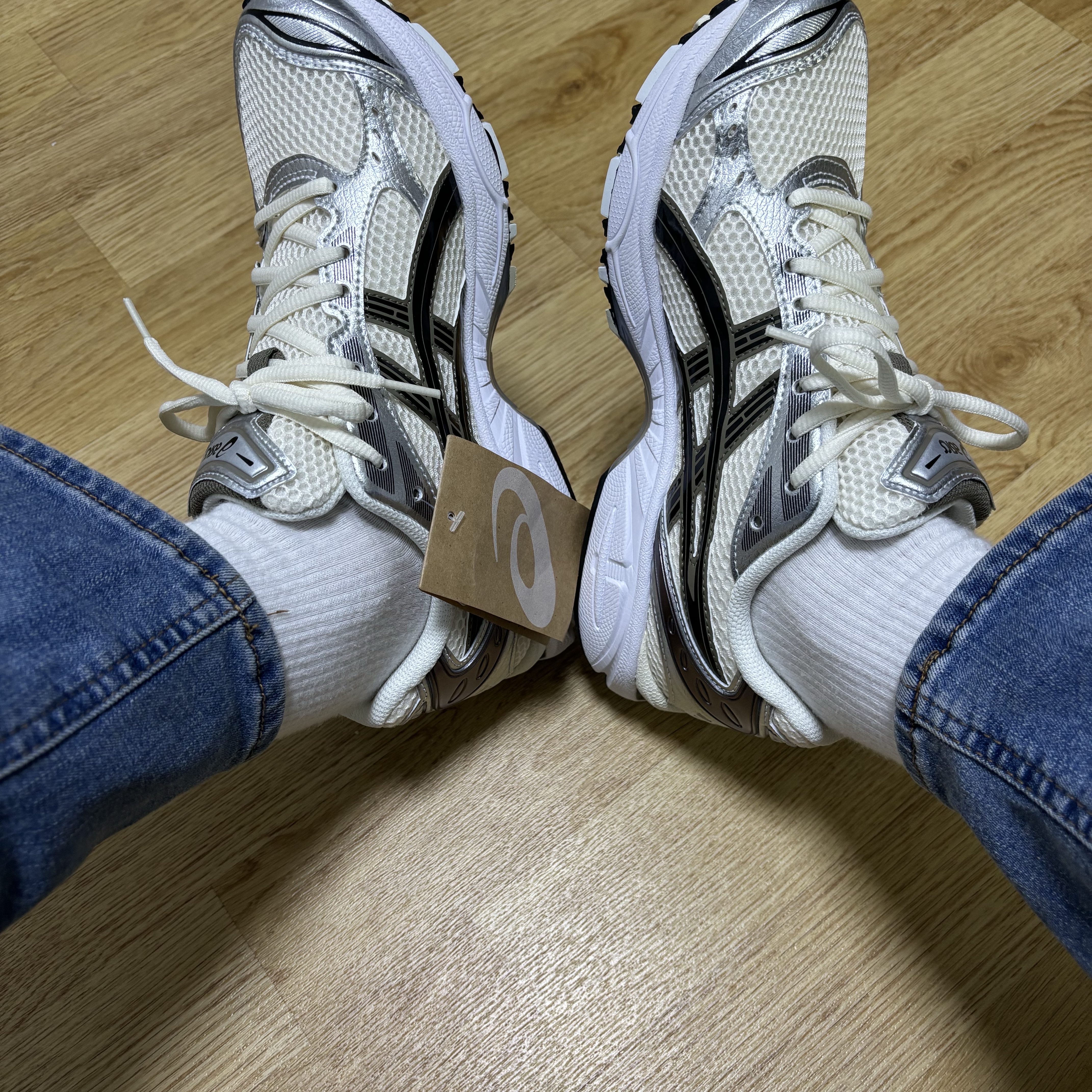 Asics Gel-Kayano 14 Cream Black 착용 스타일