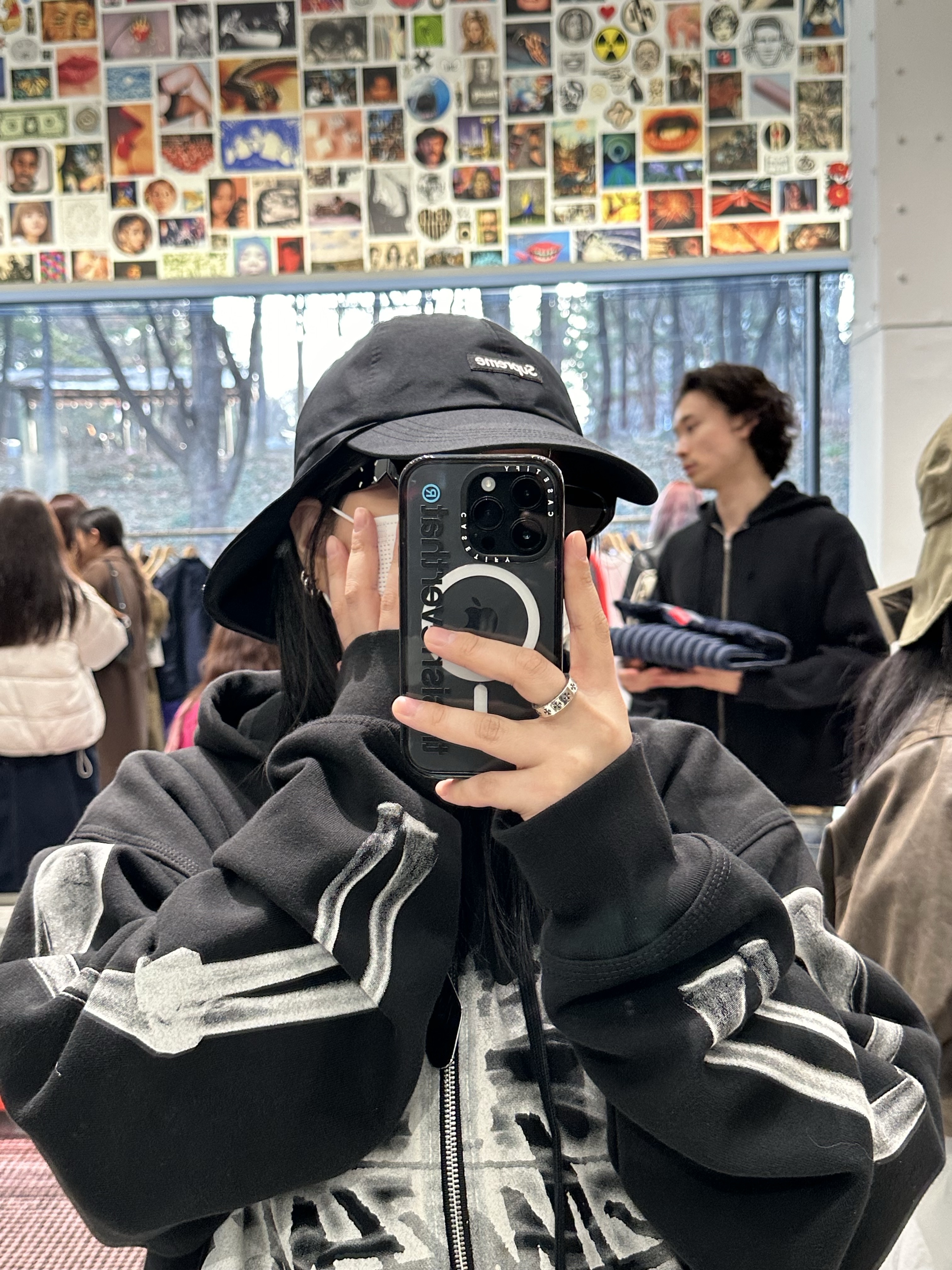 Stussy Rib Cage Zip Hoodie Black White, Jordan 1 x Travis Scott Retro High OG SP Mocha 착용 스타일 - 4