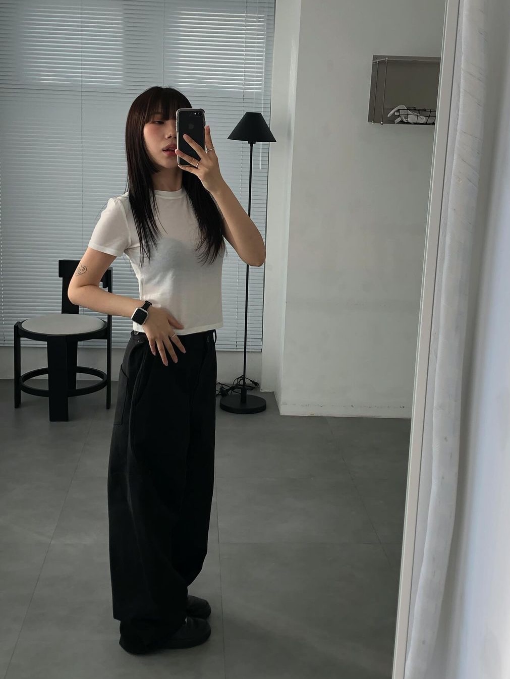 STUDIOTABLE Soft Wool Simbol Top Ivory, STUDIOTABLE Soft Wool Simbol Top Black 착용 스타일