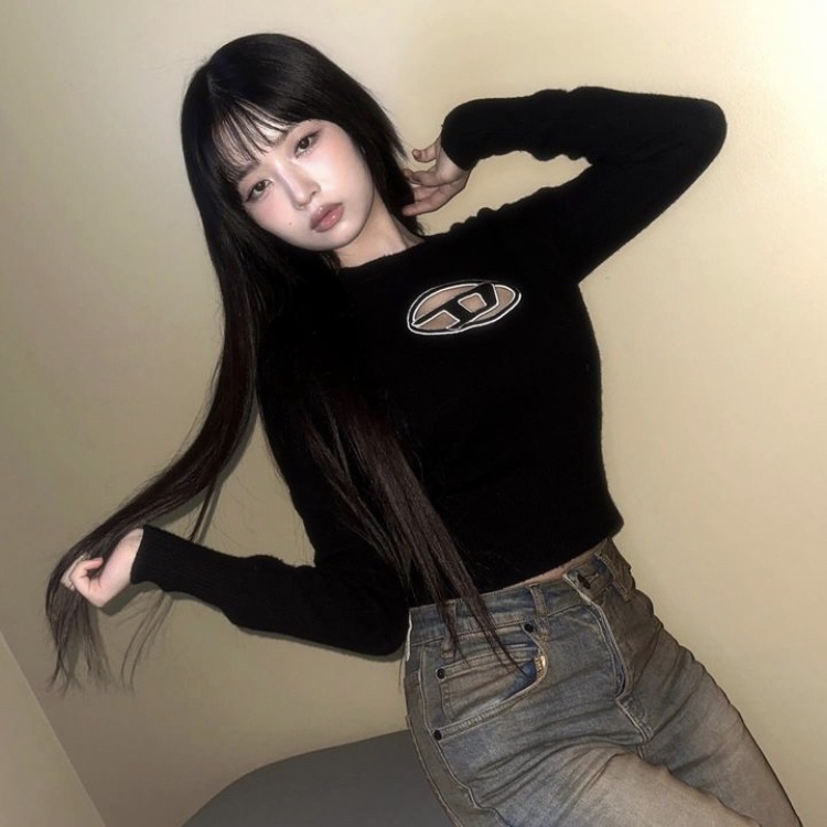 (W) Diesel M-Areesa Jumper with Embroidered Cut-Out Logo Knit Black 착용 스타일