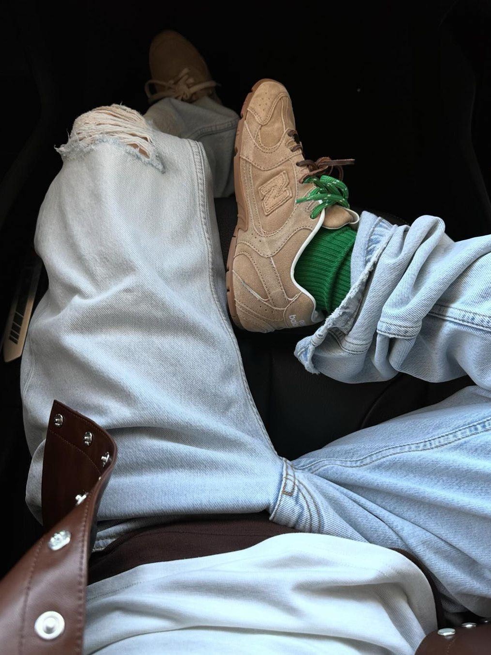 (W) New Balance x Miu Miu 530 Suede Mesh Sneakers Ecru, (W) New Balance x Miu Miu 530 Suede Mesh Sneakers Cinnamon 착용 스타일 - 3