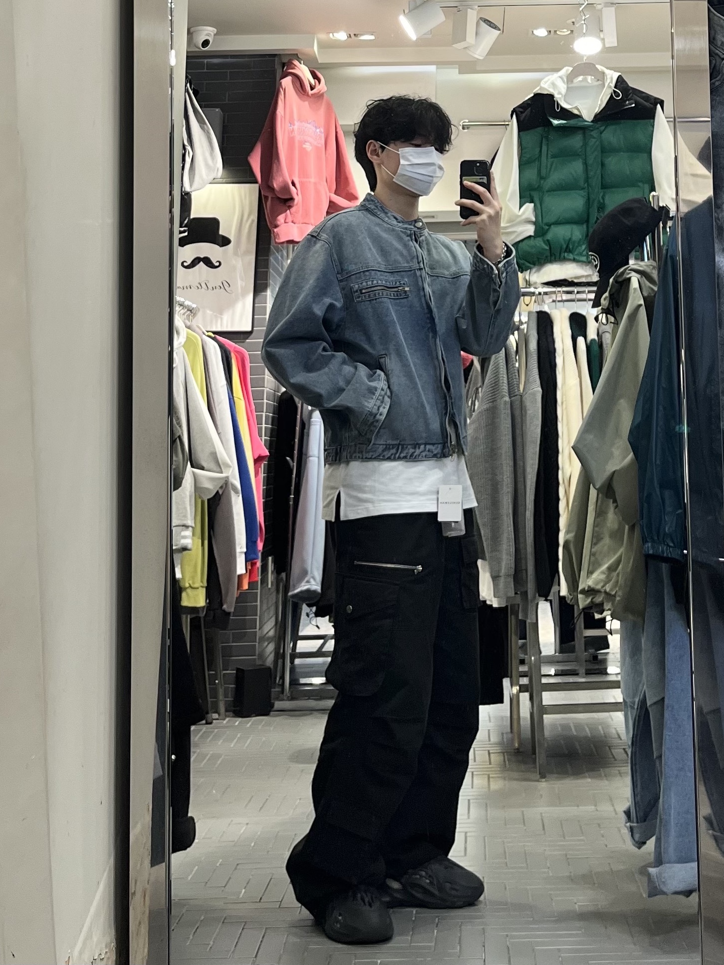 Adidas Yeezy Foam RNNR Onyx 착용 스타일
