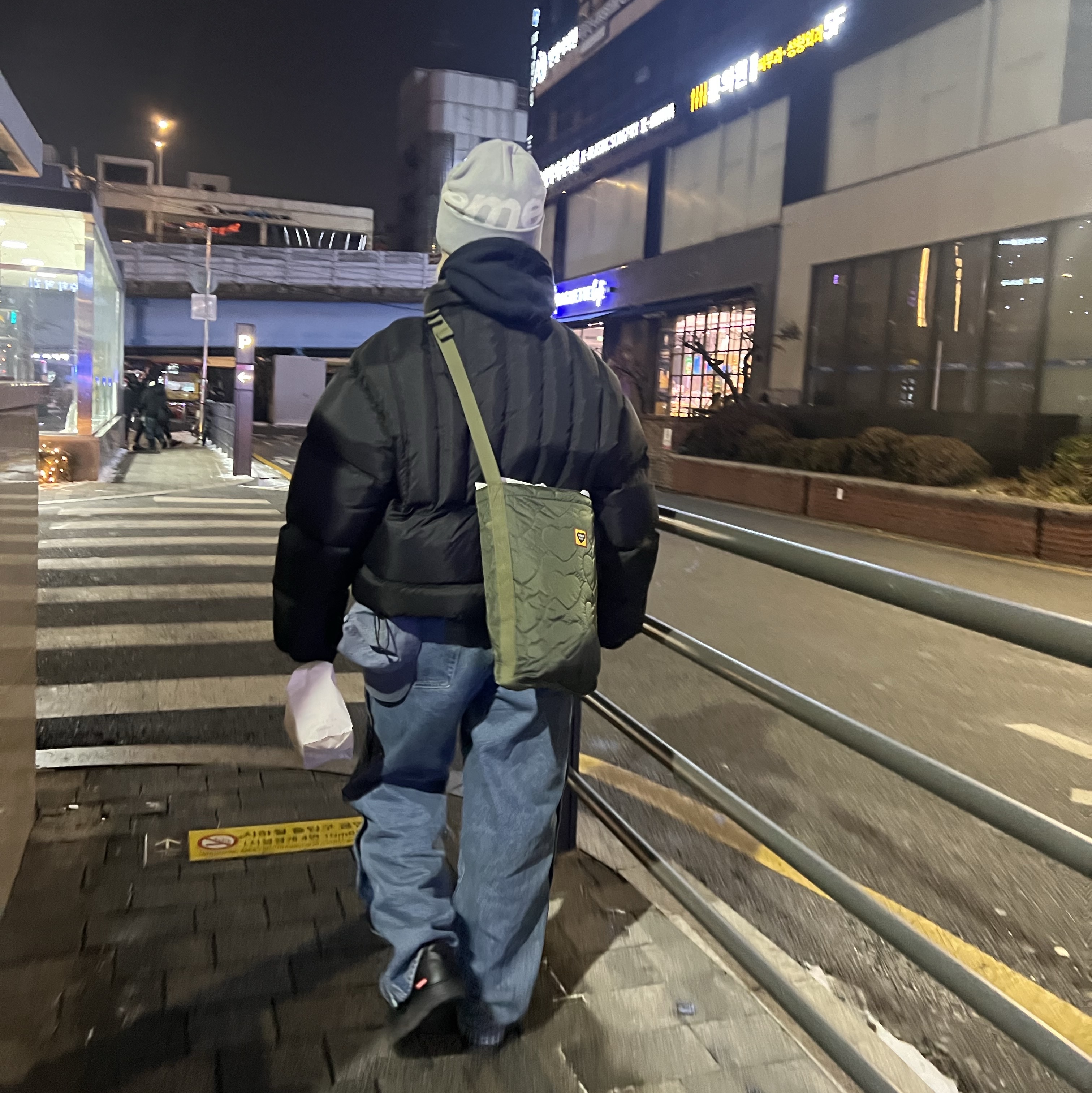 Supreme Snap Off Baggy Jean Washed Blue - 23FW, Human Made Heart Quilting Shoulder Bag Olive Drab 착용 스타일