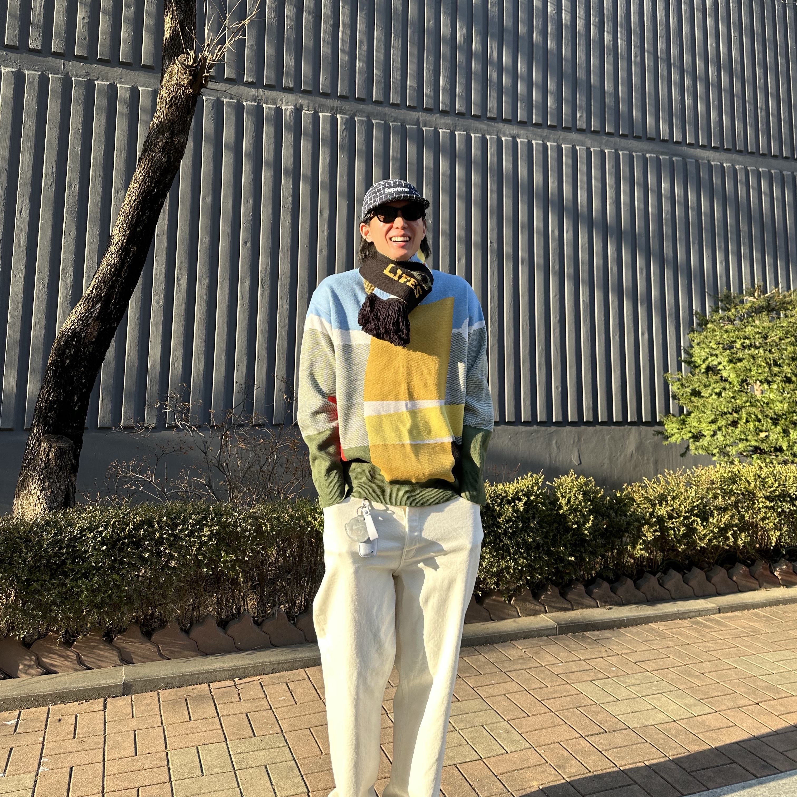 Supreme Chino Pants Natural - 22SS, Gentle Monster Londi 01 Black 착용 스타일 - 1