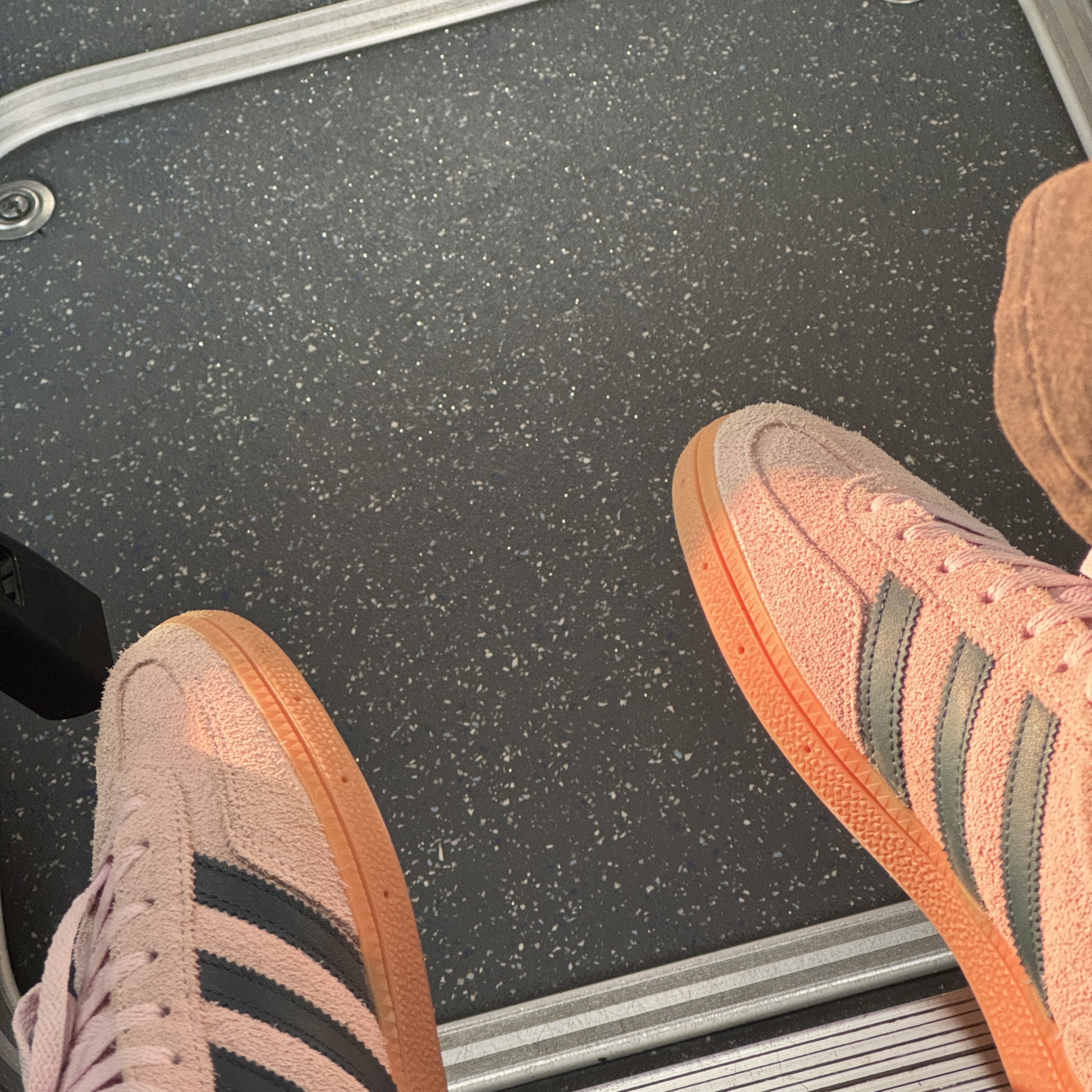 (W) Adidas Spezial Handball Clear Pink 착용 스타일
