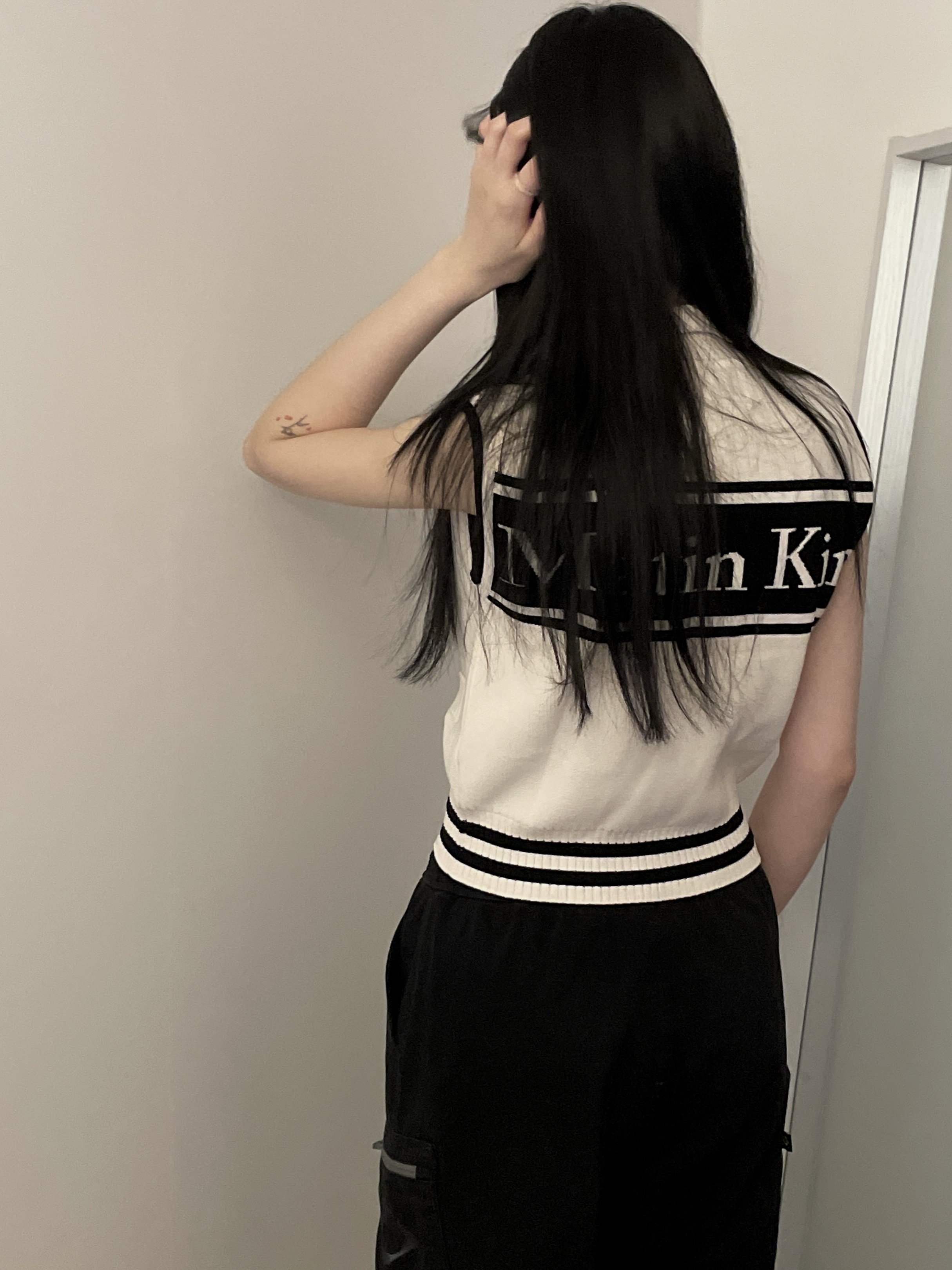 (W) Matin Kim Spell Point Stripe Knit Vest Ivory, (W) Mischief Drawstring Pants Black 착용 스타일 - 1