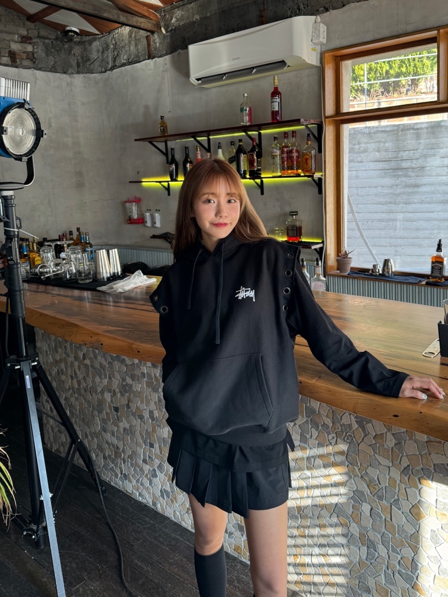 Junya Watanabe x Stussy Hooded Vest Black, Nike x Martine Rose Shox MR4 Black 착용 스타일 - 2