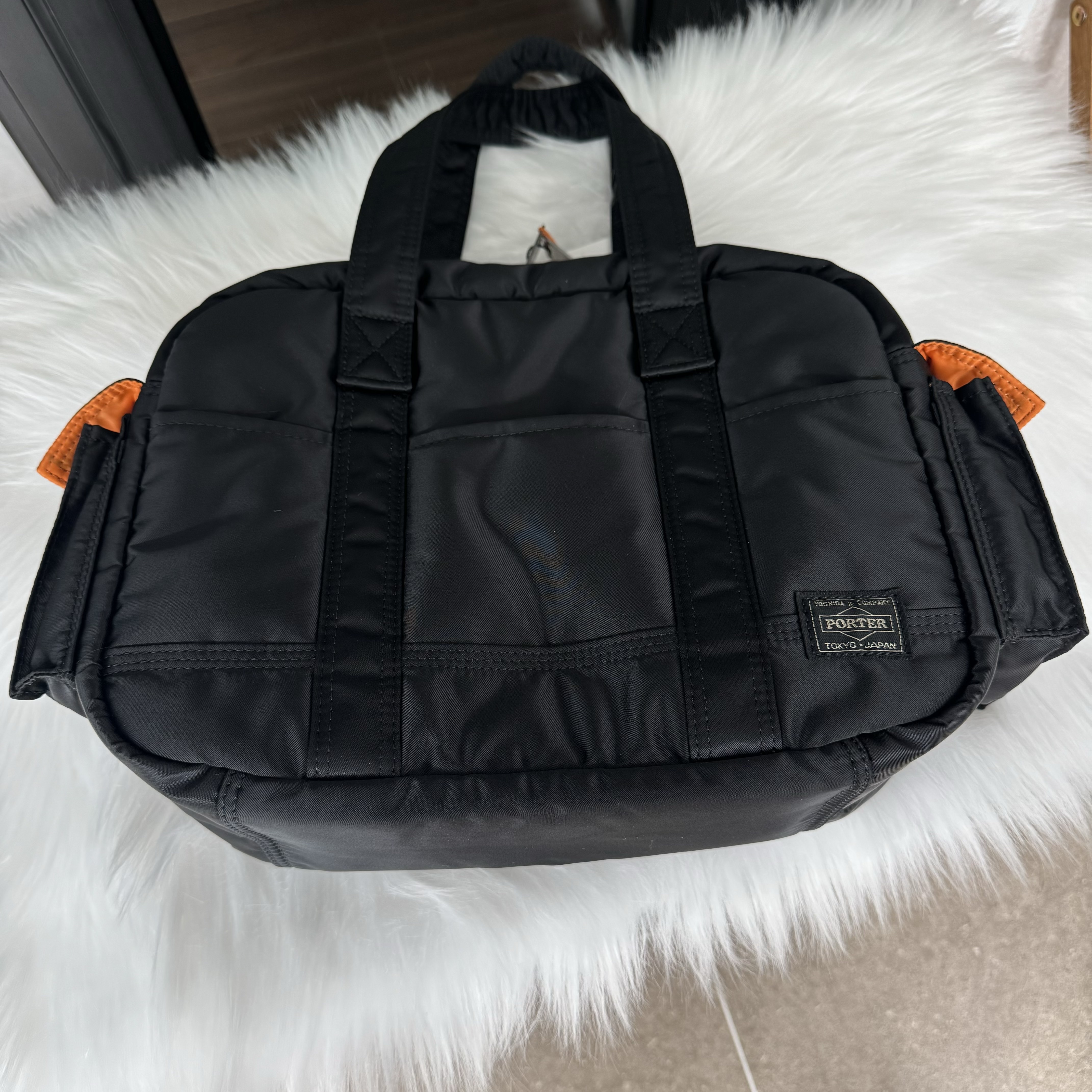 Porter Tanker Duffle Bag S Black 착용 스타일 - 2