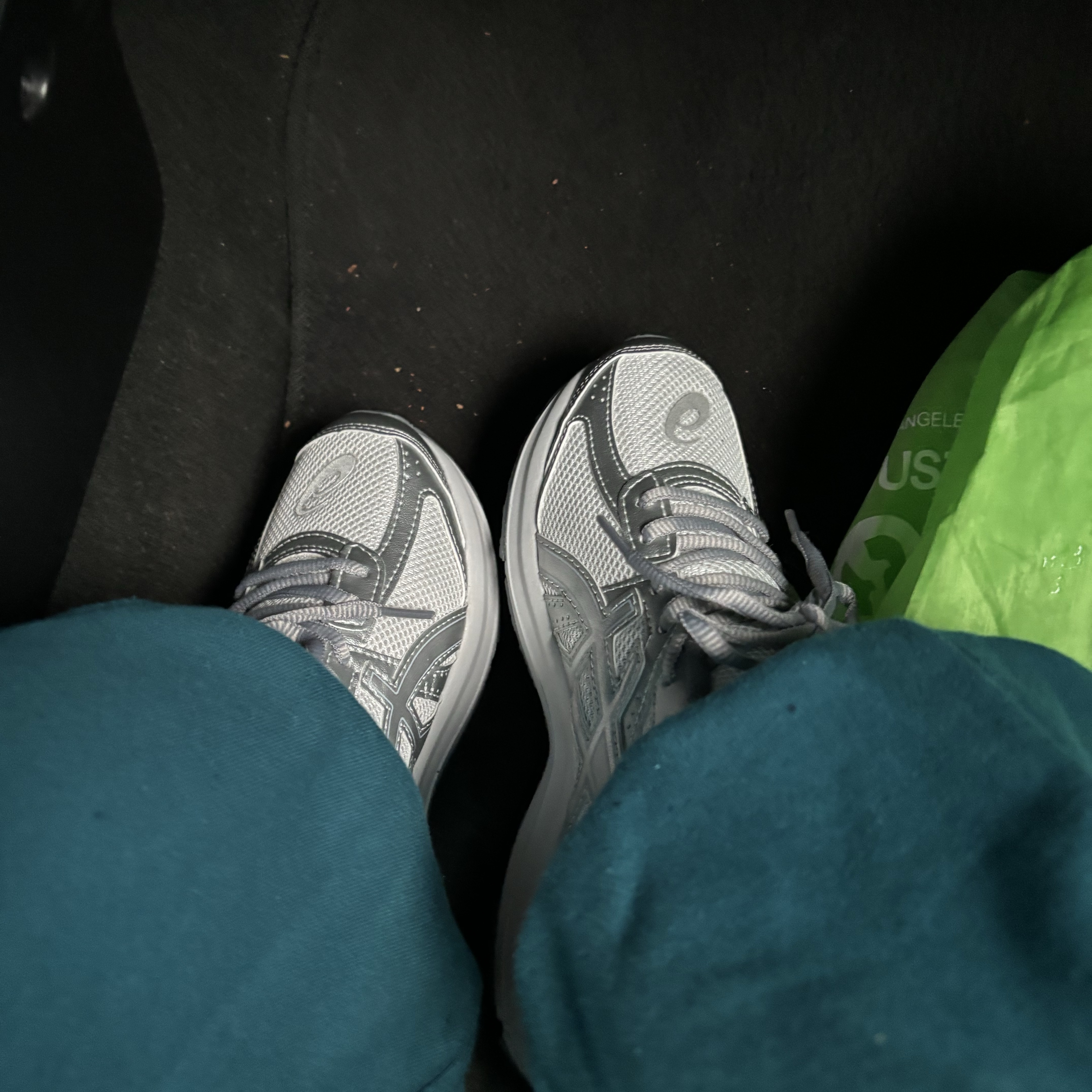 Asics Jog 100 S SMU Glacier Grey Pure Silver - 2E Wide 착용 스타일