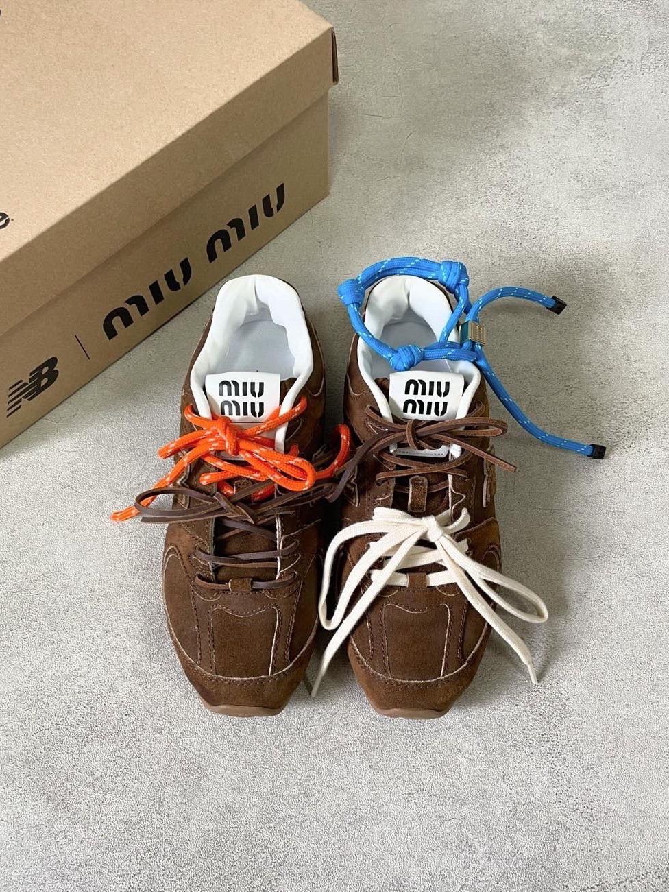 (W) New Balance x Miu Miu 530 Suede Mesh Sneakers Ecru, (W) New Balance x Miu Miu 530 Suede Mesh Sneakers Cinnamon 착용 스타일 - 7