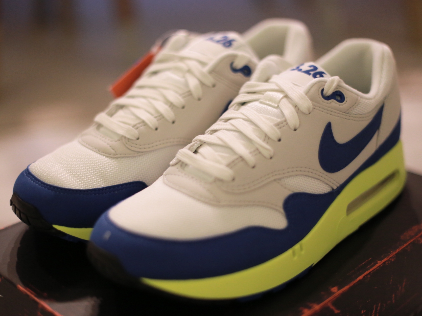 Nike Air Max 1 '86 OG Royal Volt 착용 스타일 - 4