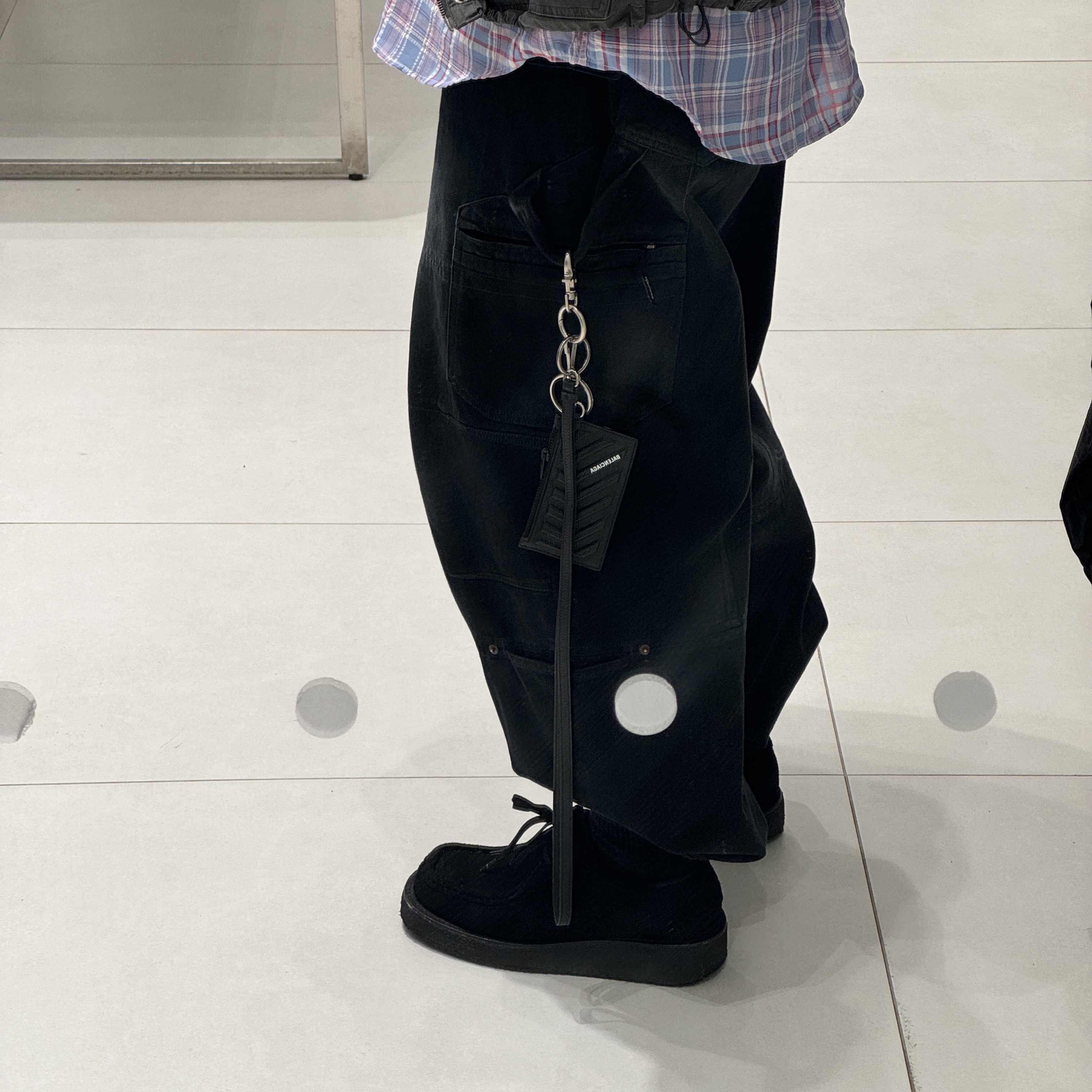 Balenciaga Cargo Pants Faded Black, Wooyoungmi Logo Ball Cap Black 착용 스타일 - 4