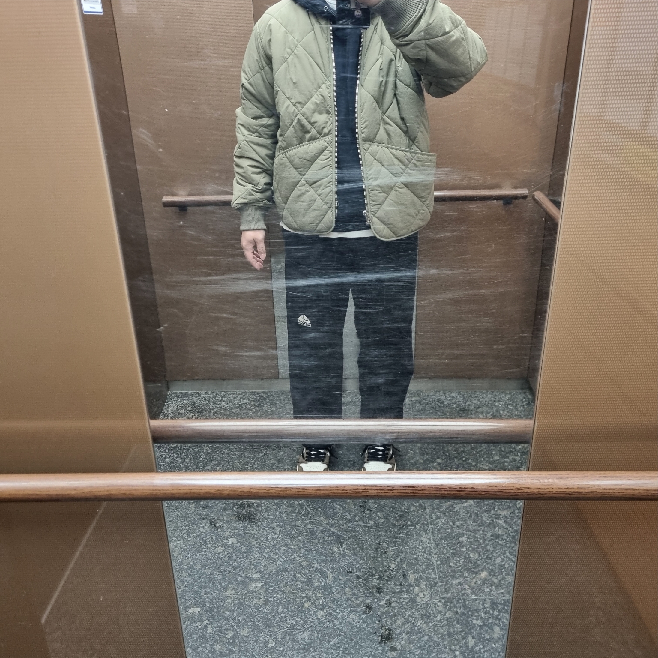 Stussy 8 Ball Quilted Liner Jacket Olive, Nike ACG Therma-Fit Fleece Pullover Hoodie Black - Asia 착용 스타일