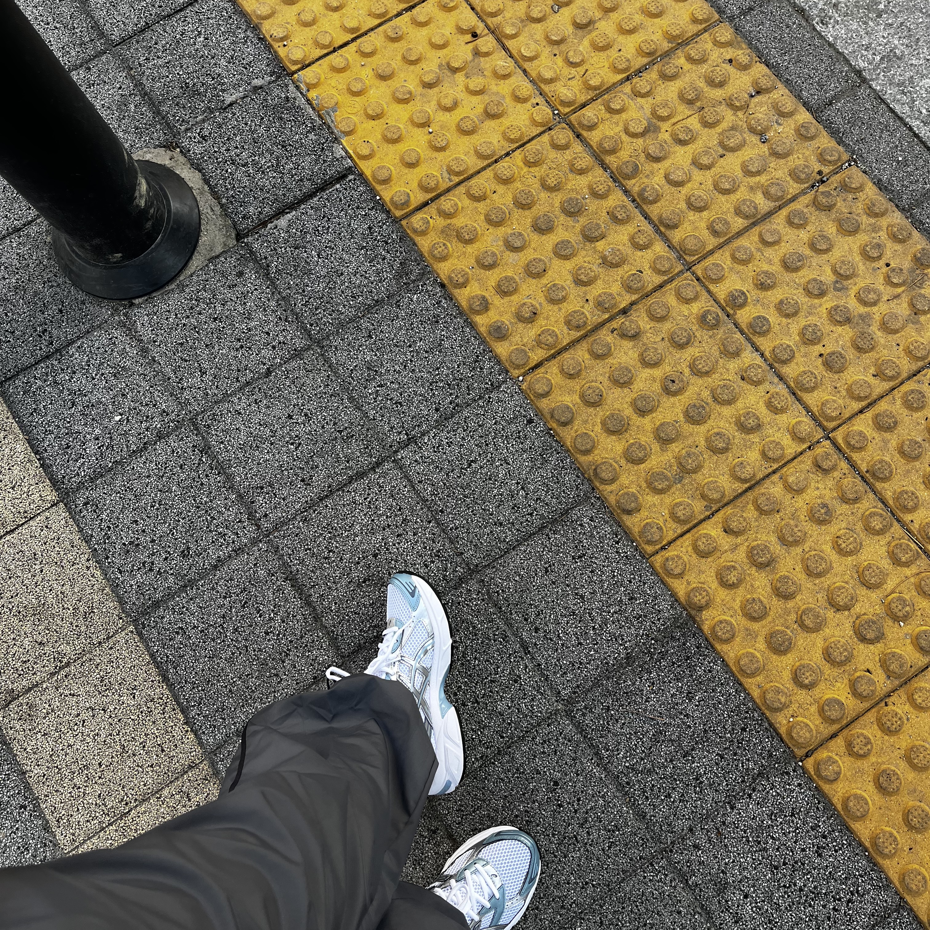 Asics Gel-1130 White Shark Skin, Stone Island 64251 Garment Dyed Cotton Fleece Full Zip Hooded Sweatshirt Black - 24SS 착용 스타일 - 2