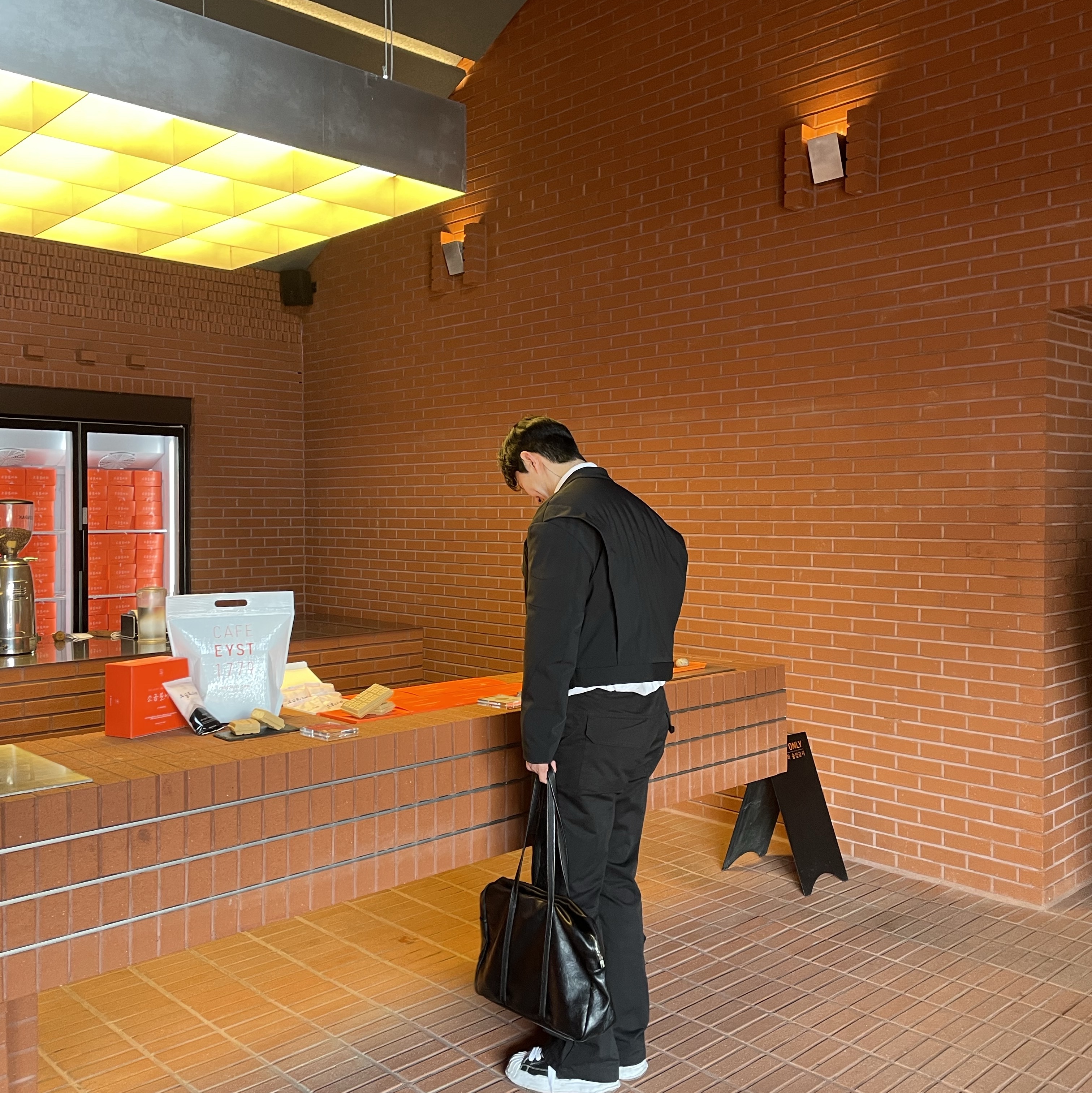 Maison Mihara Yasuhiro Blakey OG Sole Canvas Low-top Sneakers Black White, Nonnod SS Cropped Rider Jacket Matt Black 착용 스타일